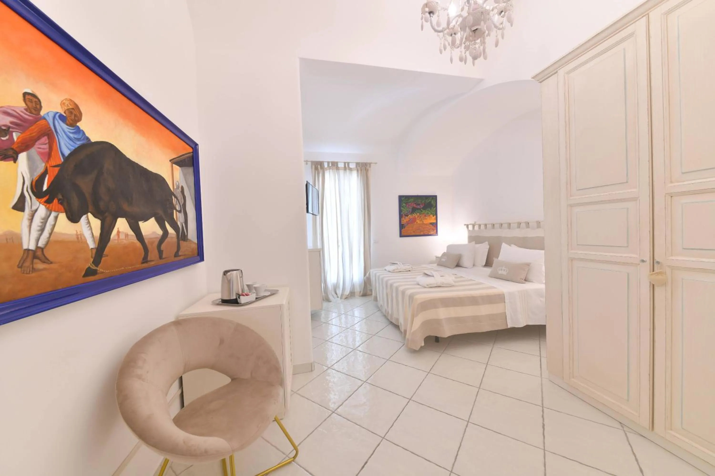 Photo of the whole room, Bed in Queen Suite - Luxury Rooms