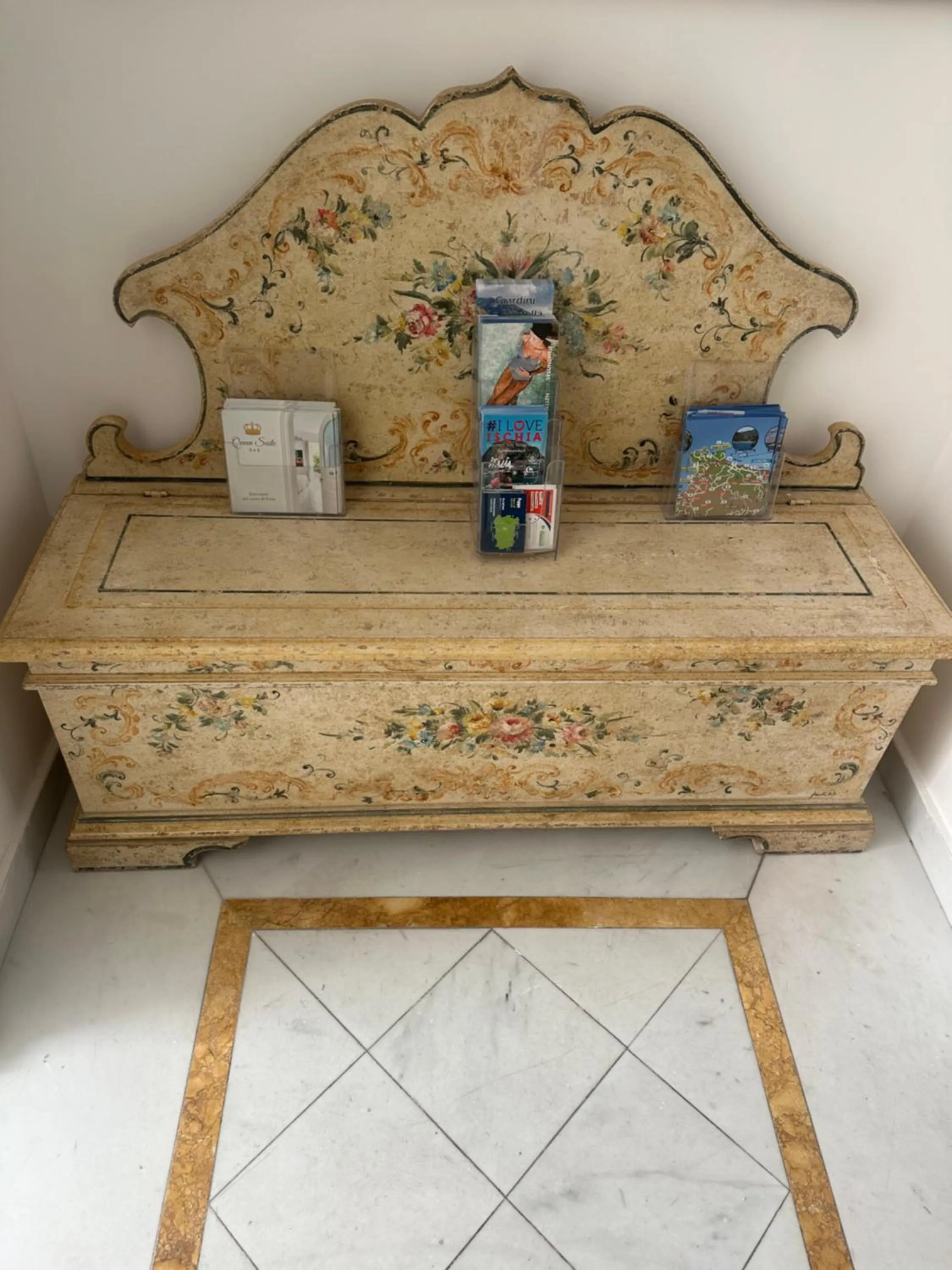 Queen Suite - Luxury Rooms