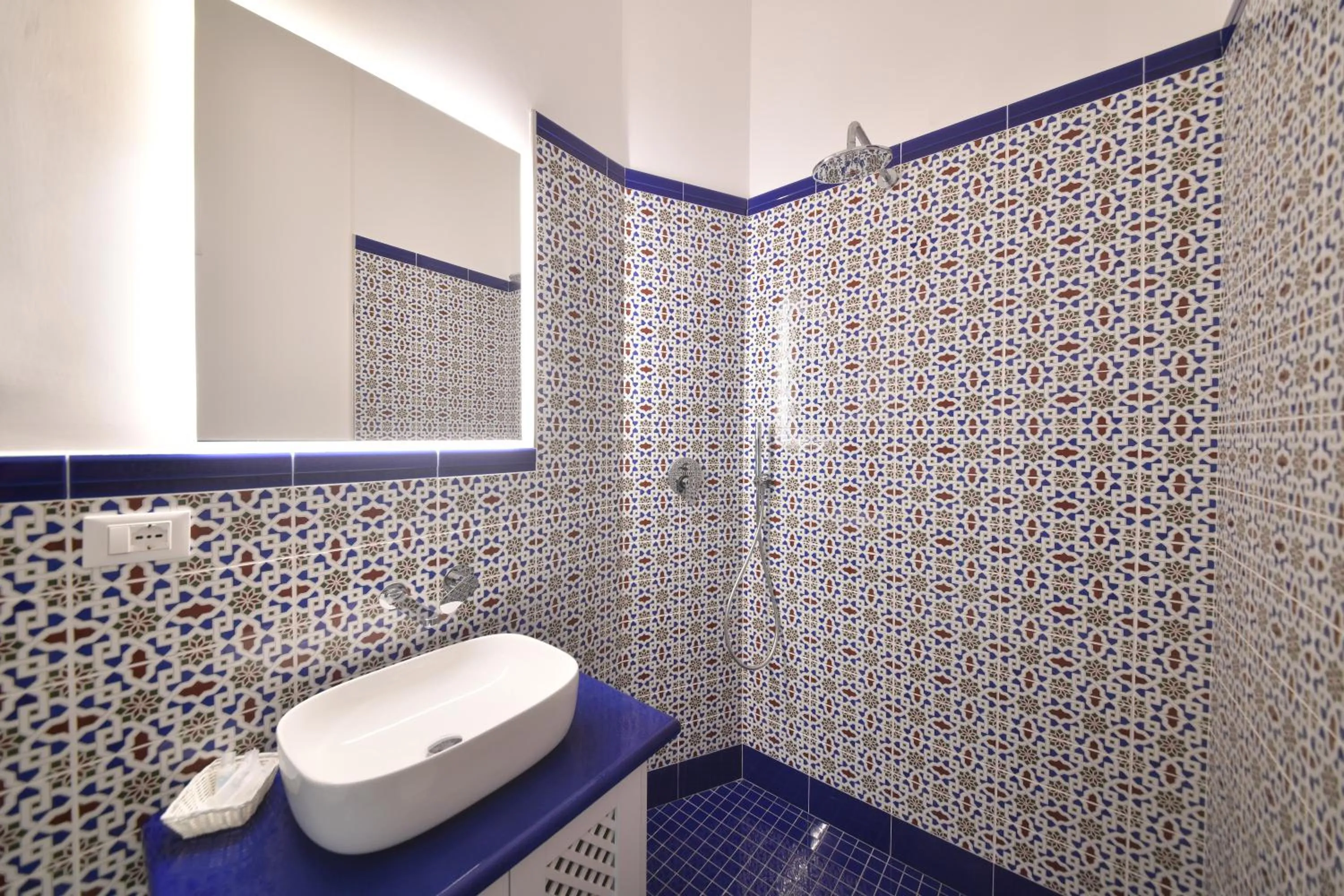 Bathroom in Queen Suite - Luxury Rooms