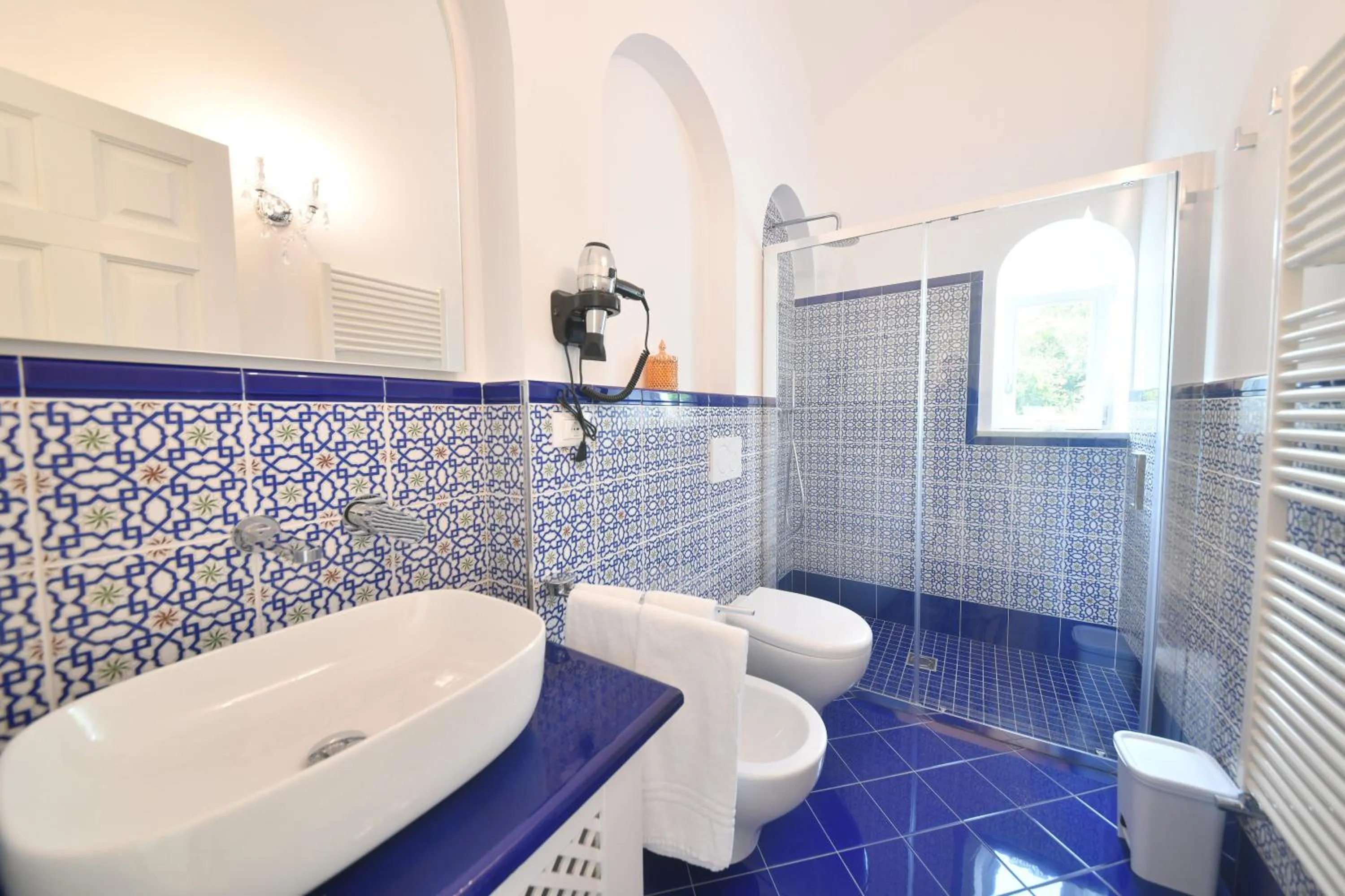 Bathroom in Queen Suite - Luxury Rooms