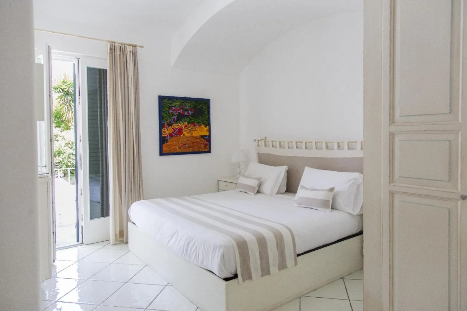 Bed in Queen Suite - Luxury Rooms