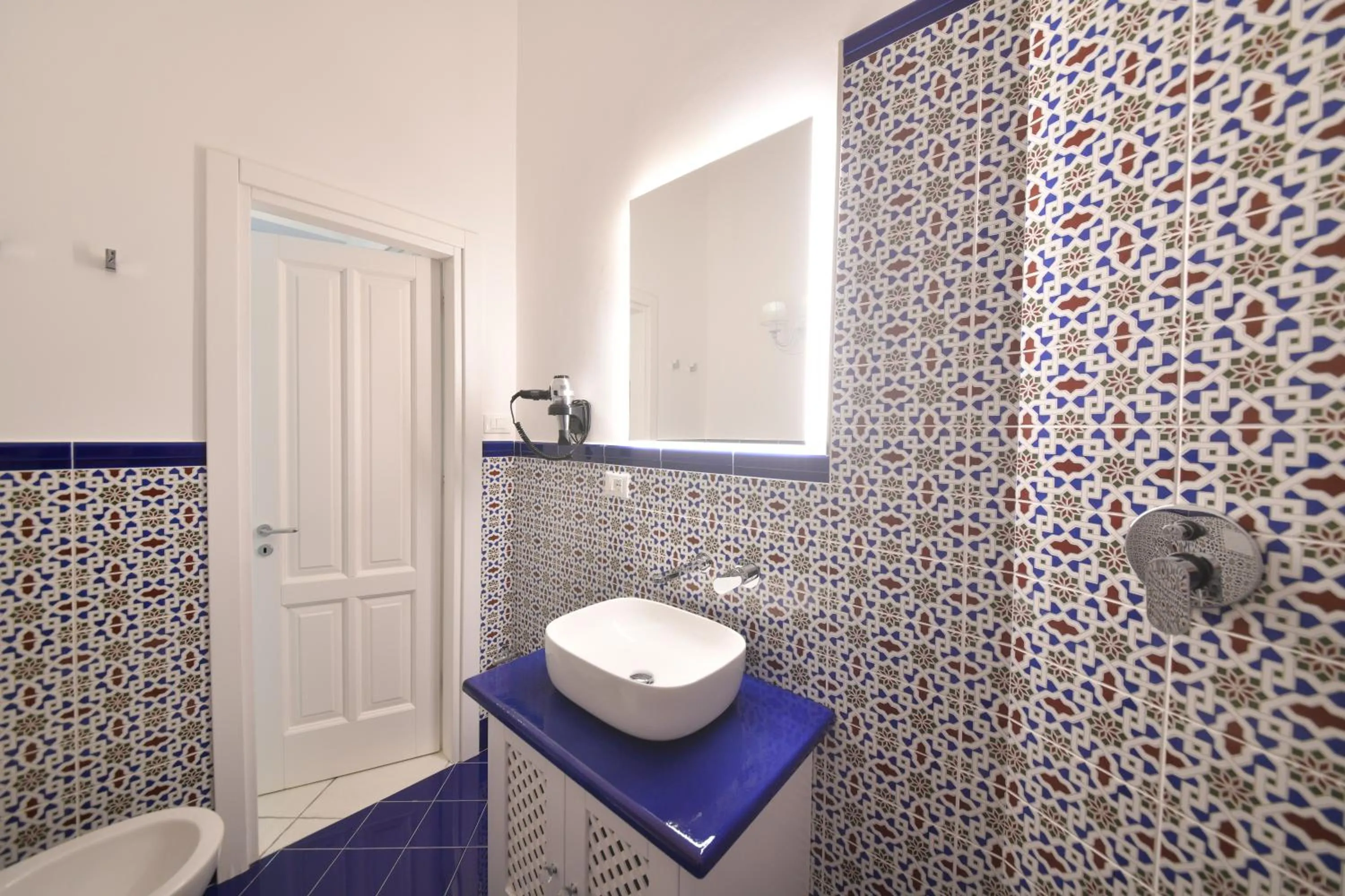 Bathroom in Queen Suite - Luxury Rooms