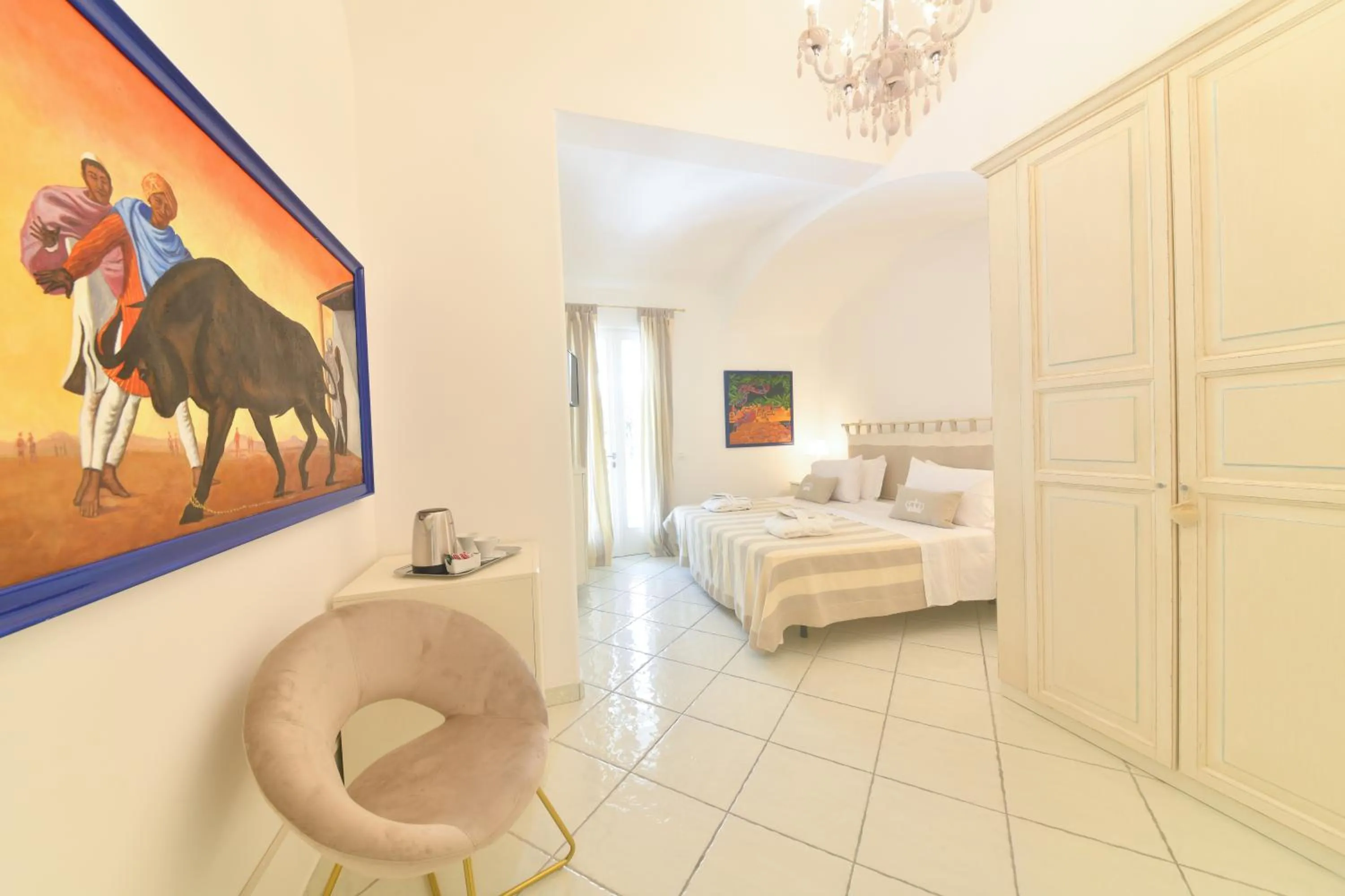 Photo of the whole room, Bed in Queen Suite - Luxury Rooms