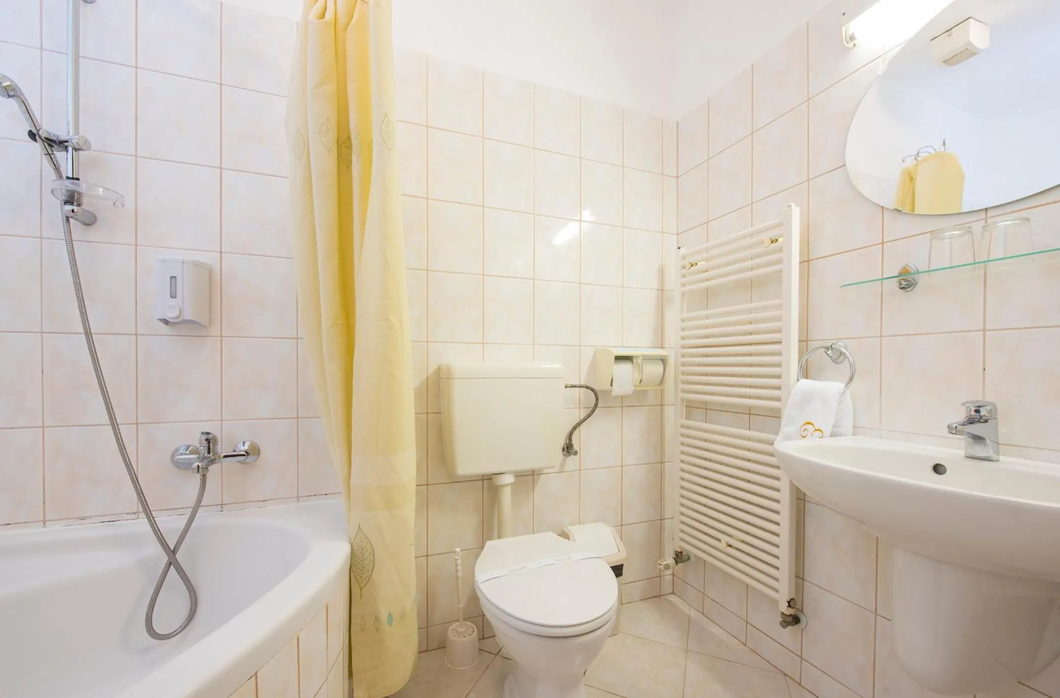 Bathroom in Erzsébet Park Hotel