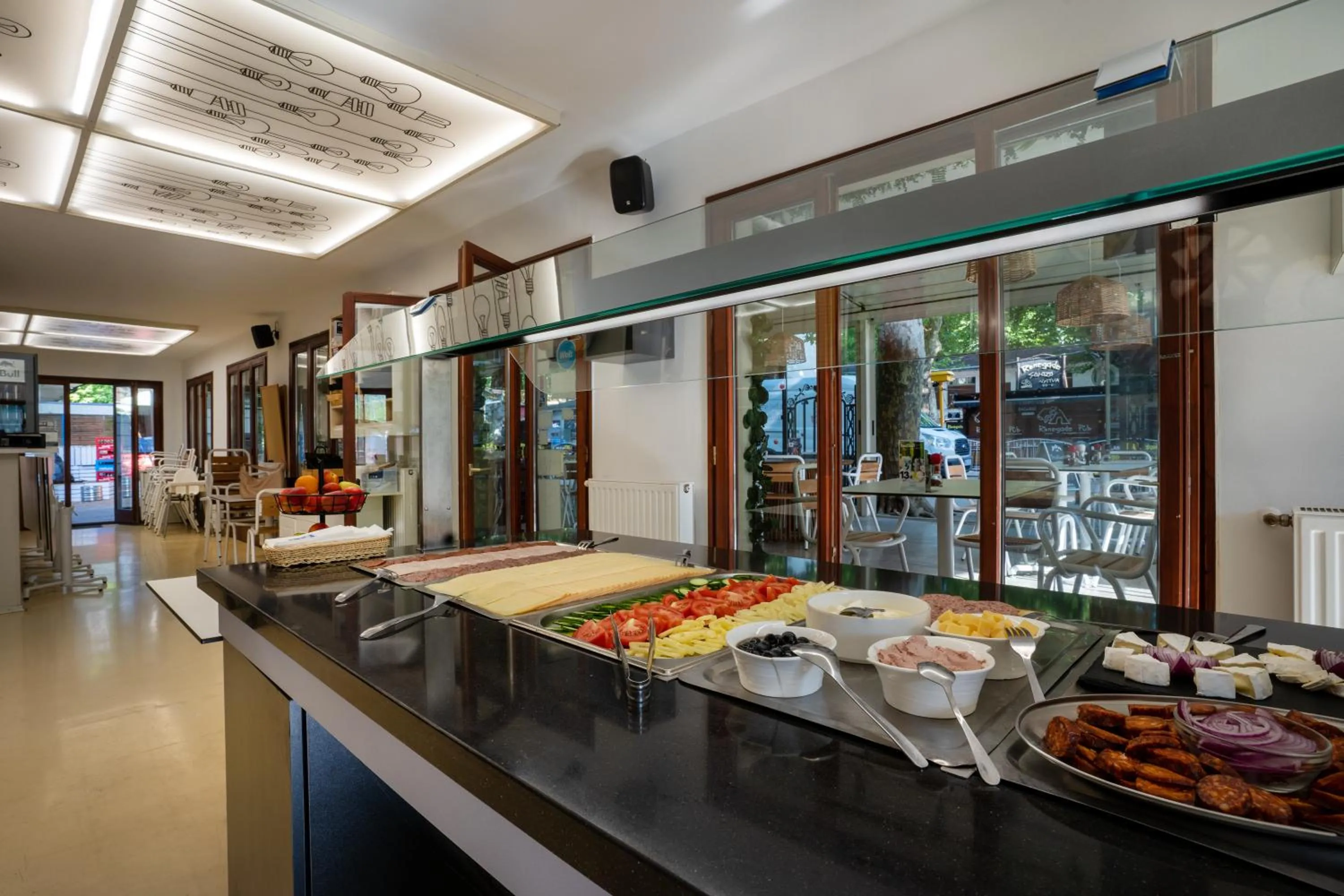 Buffet breakfast in Renegade Hotel