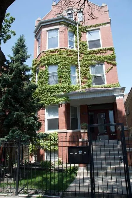 Property building in Sunny, Spacious, 3BR 1BA Davlin INN Chicago