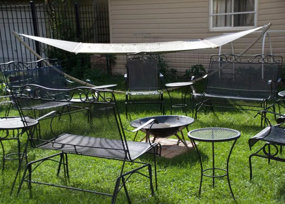 Garden view in Sunny, Spacious, 3BR 1BA Davlin INN Chicago