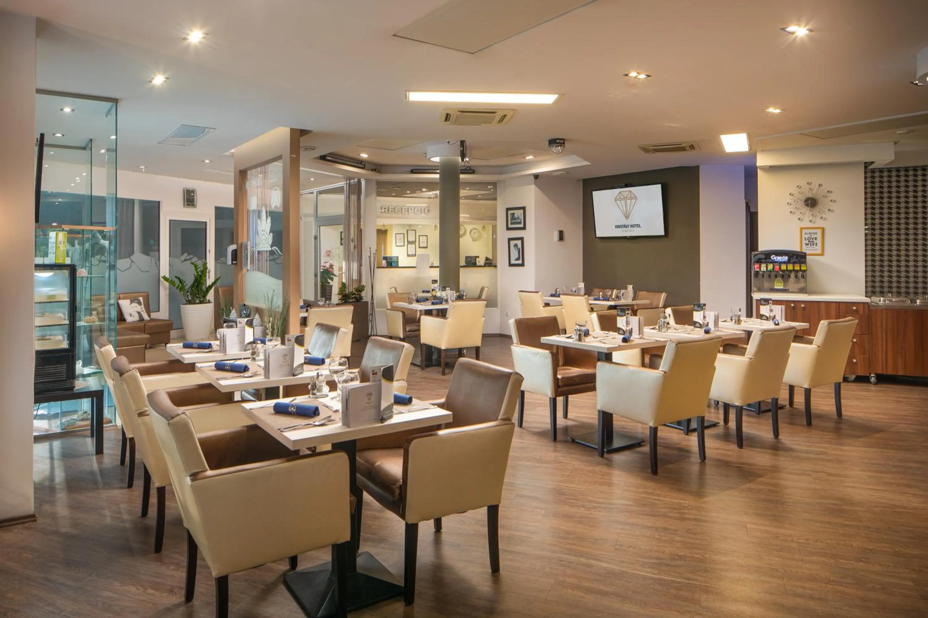 Restaurant/places to eat in Kristály Hotel