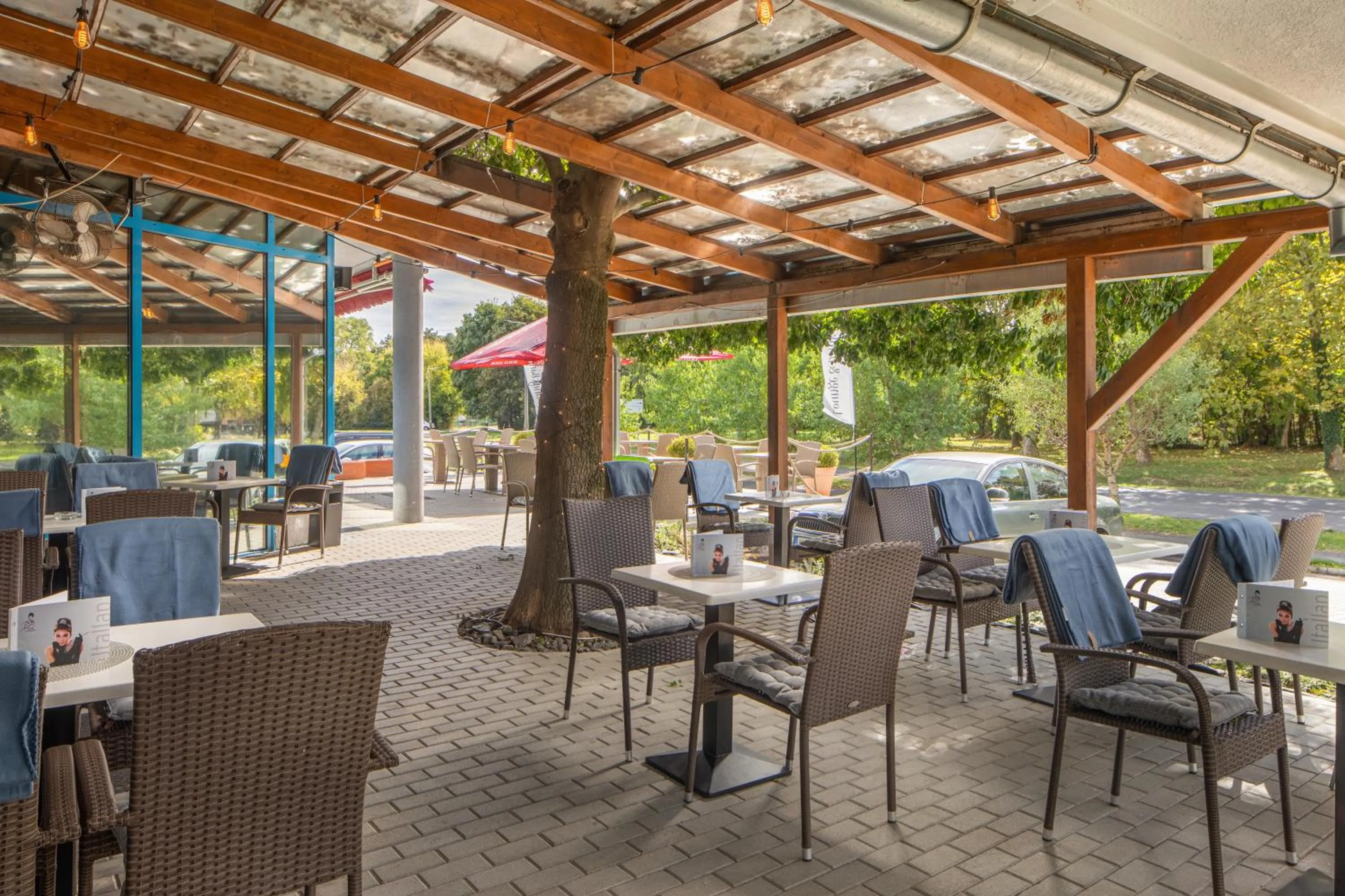 Restaurant/places to eat in Kristály Hotel