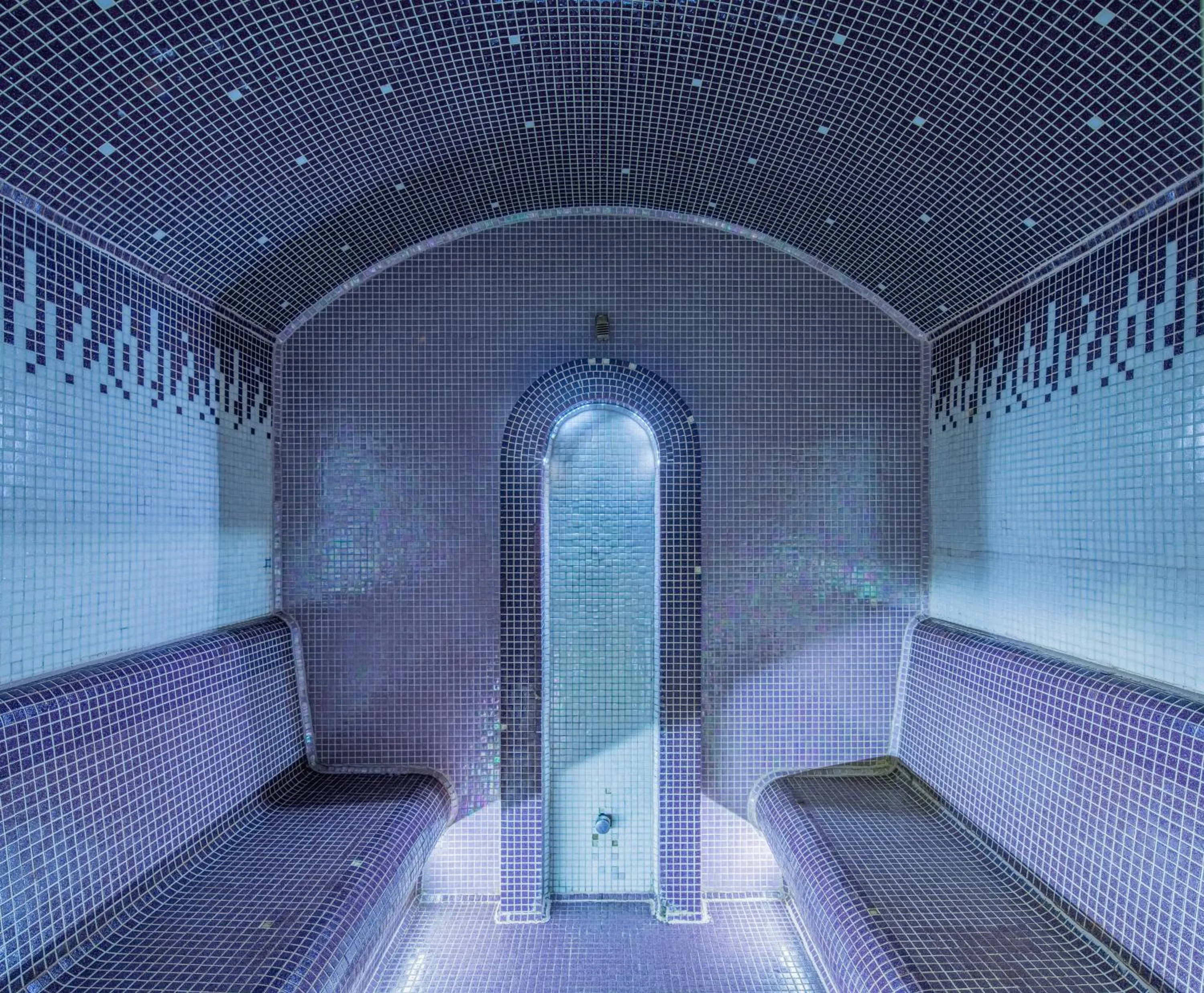 Steam room in Kristály Hotel