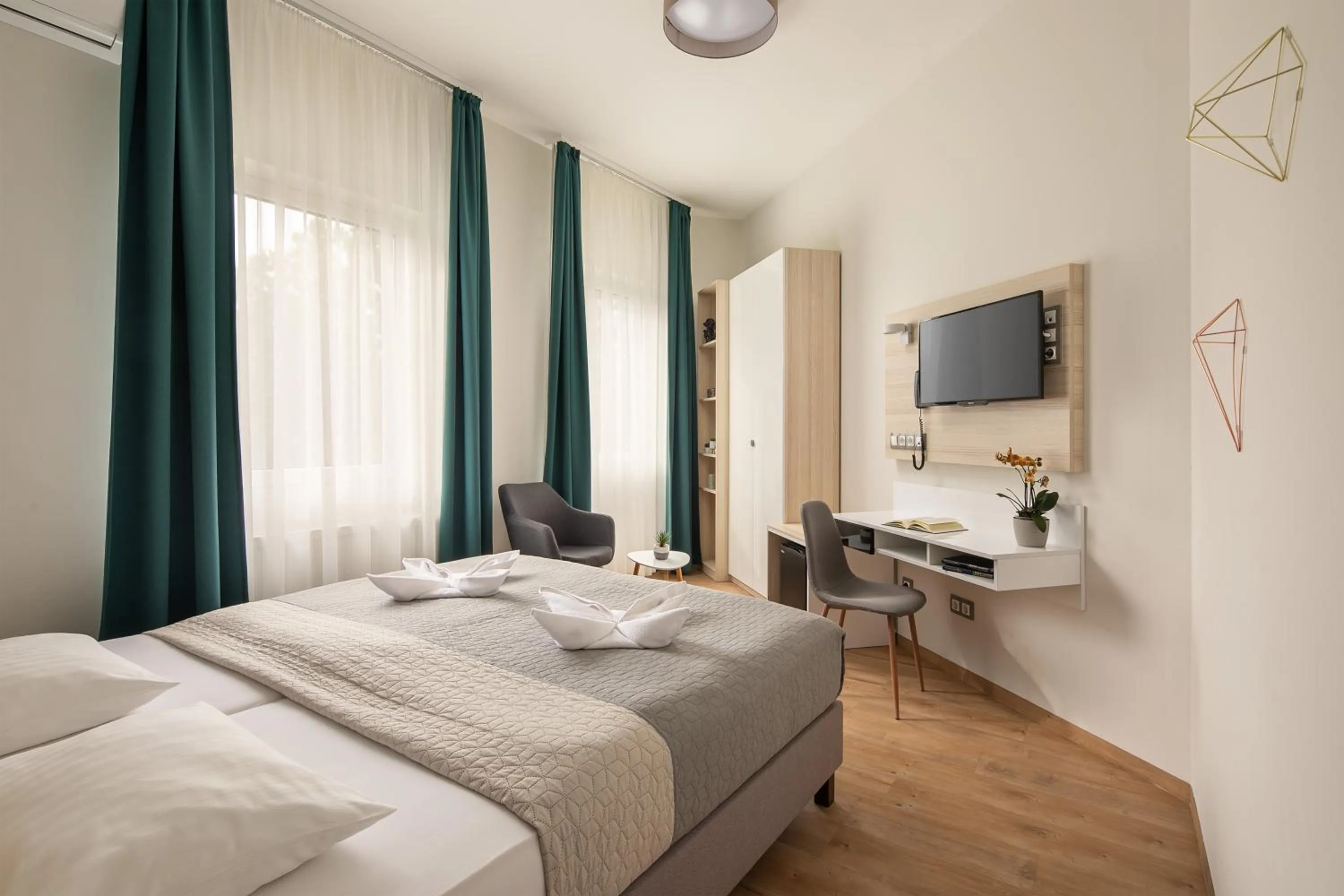 Photo of the whole room in Kristály Hotel