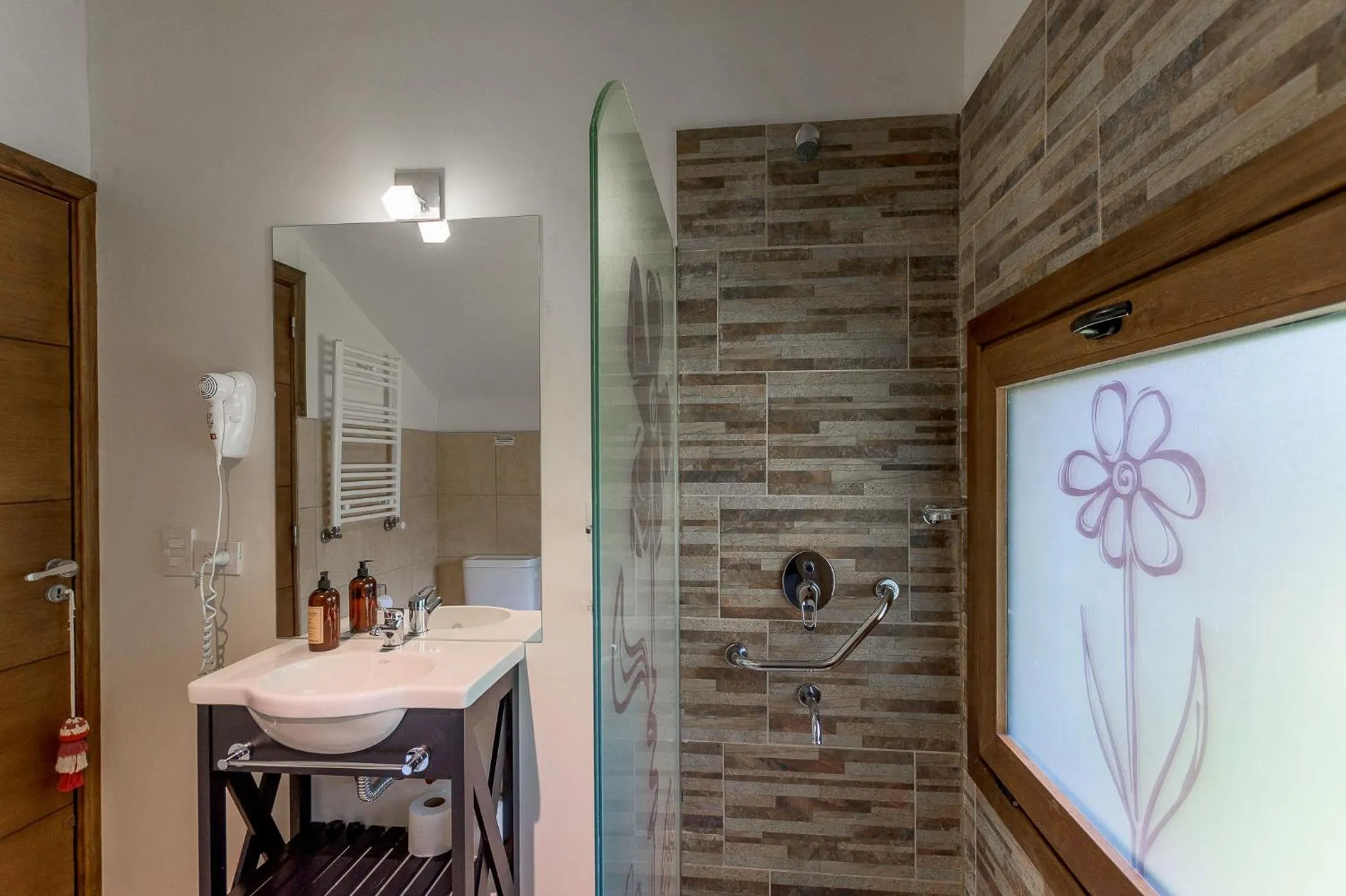 Shower in Solar Selvana - Casas de montaña