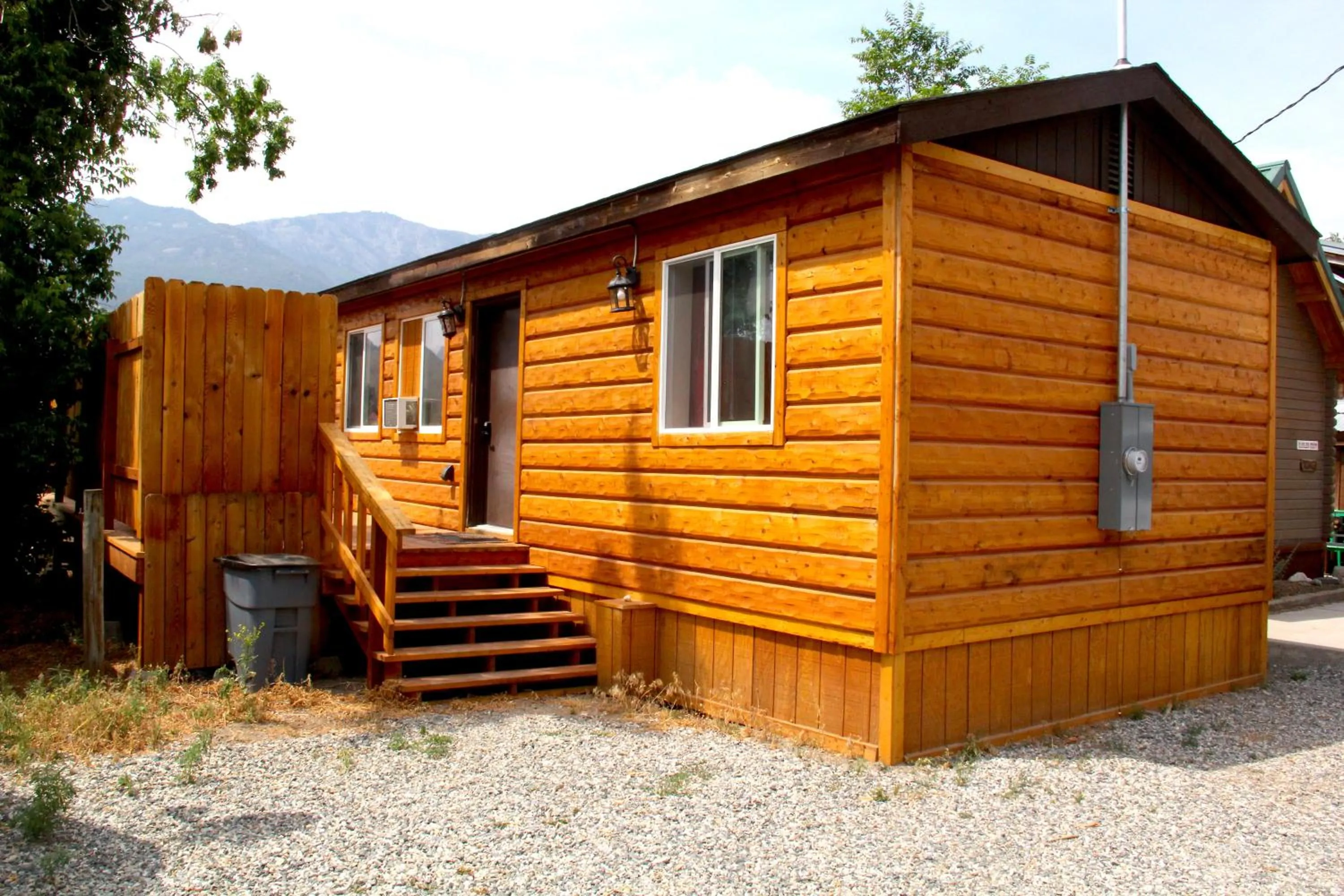 Yellowstone Treasure Guesthouses on the River