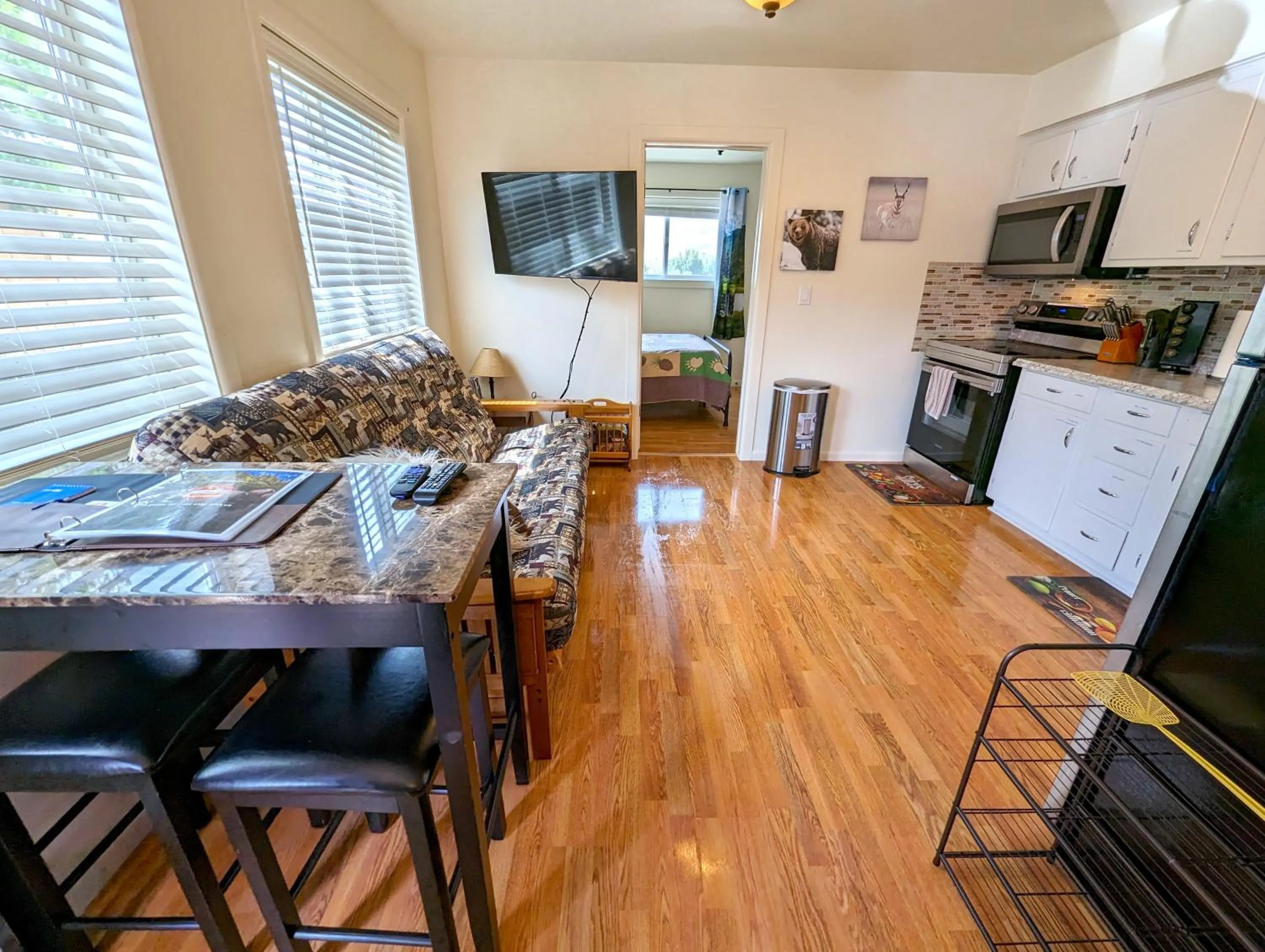 Yellowstone Treasure Guesthouses on the River