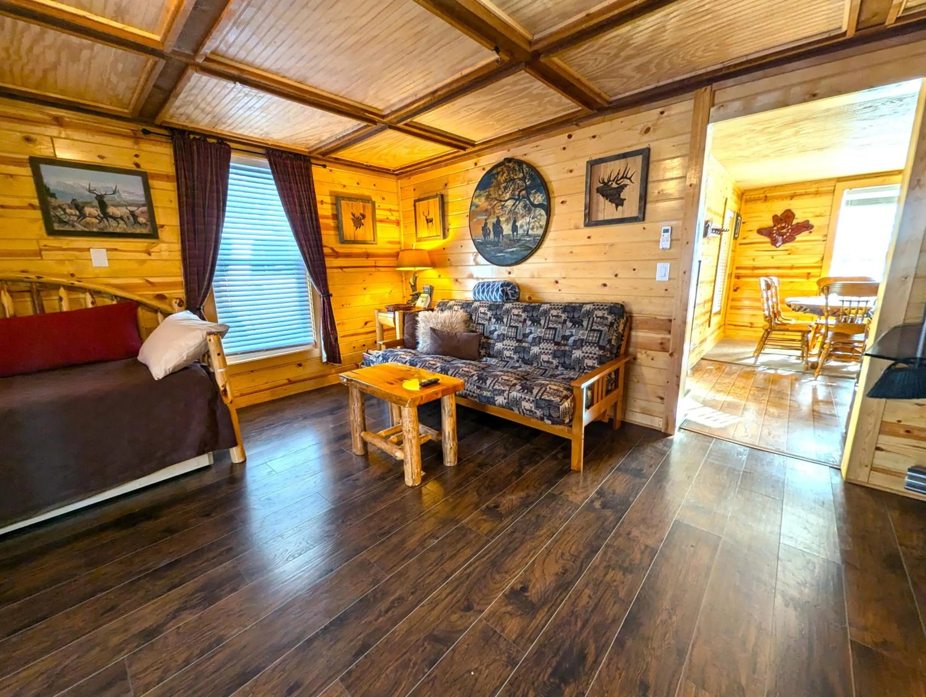 Yellowstone Treasure Guesthouses on the River