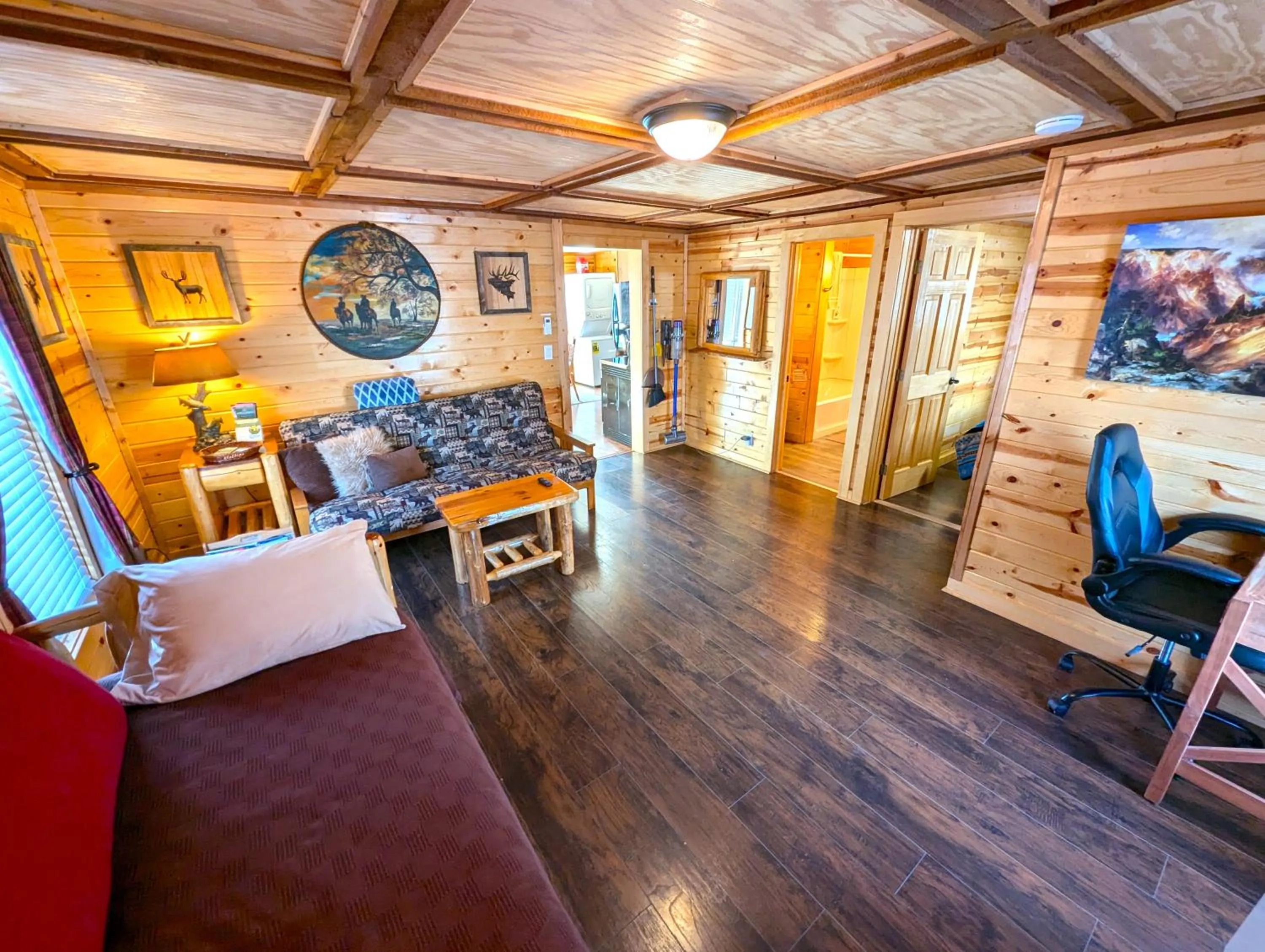 Yellowstone Treasure Guesthouses on the River