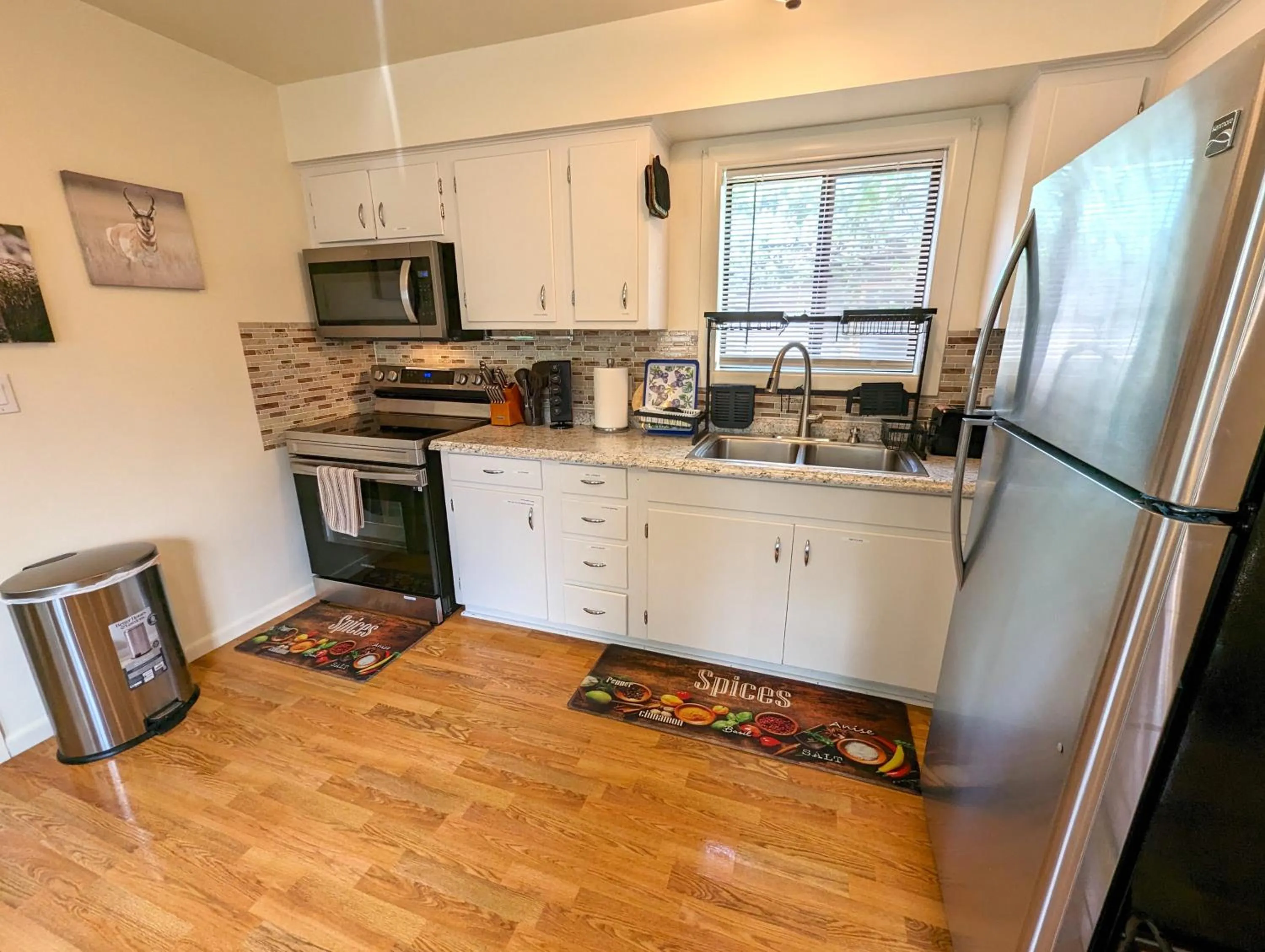 Yellowstone Treasure Guesthouses on the River