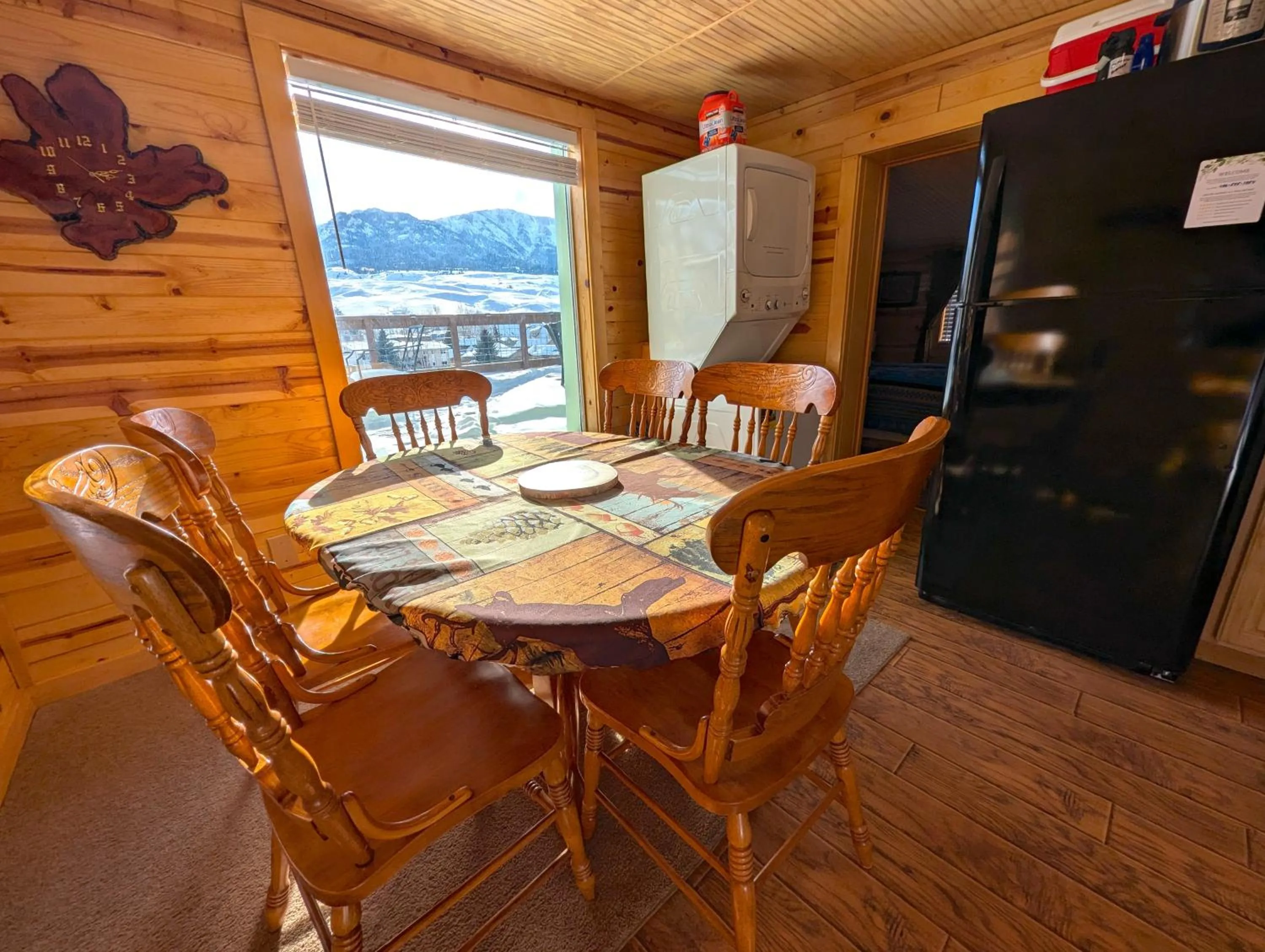 Yellowstone Treasure Guesthouses on the River