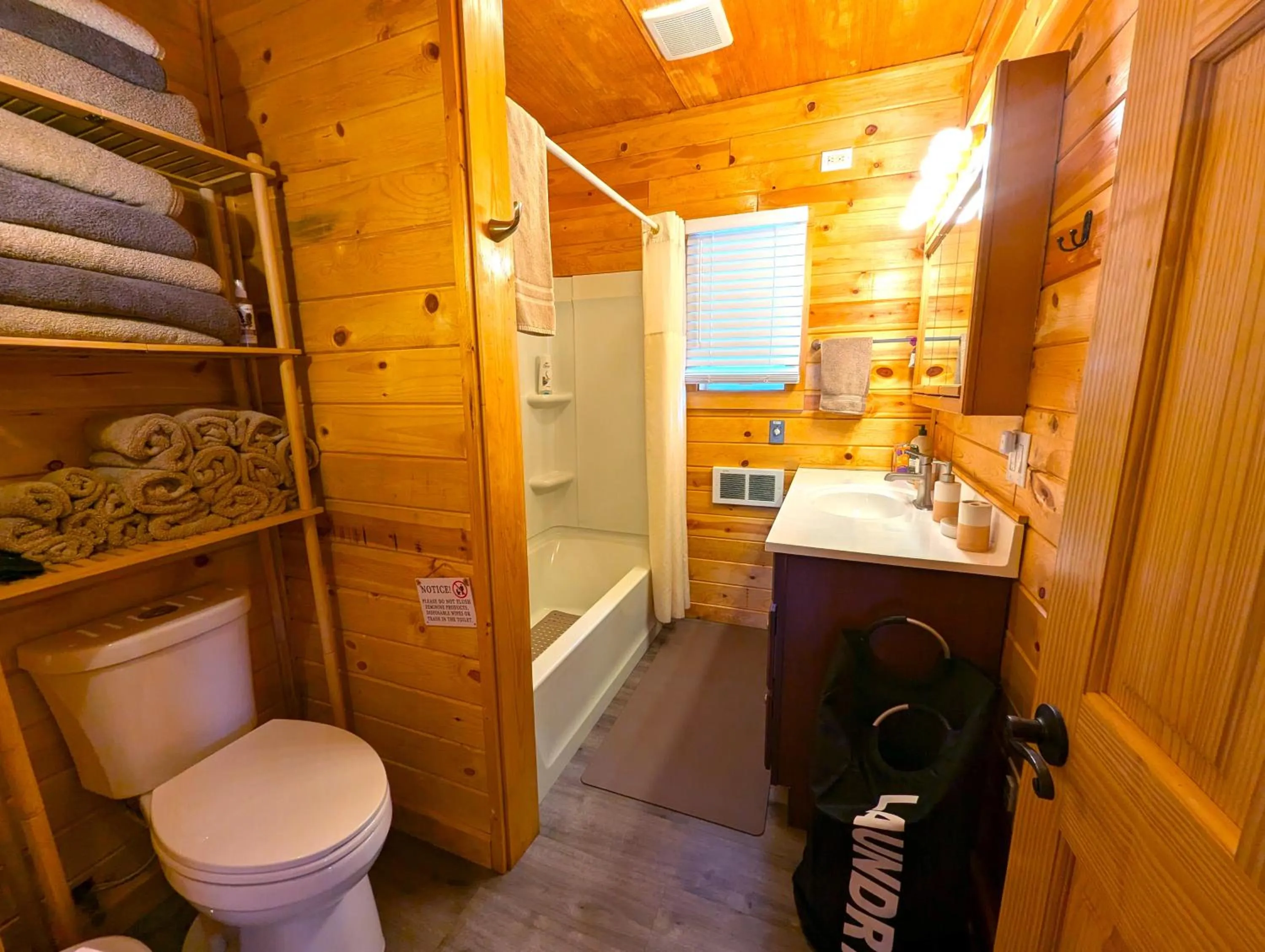 Yellowstone Treasure Guesthouses on the River