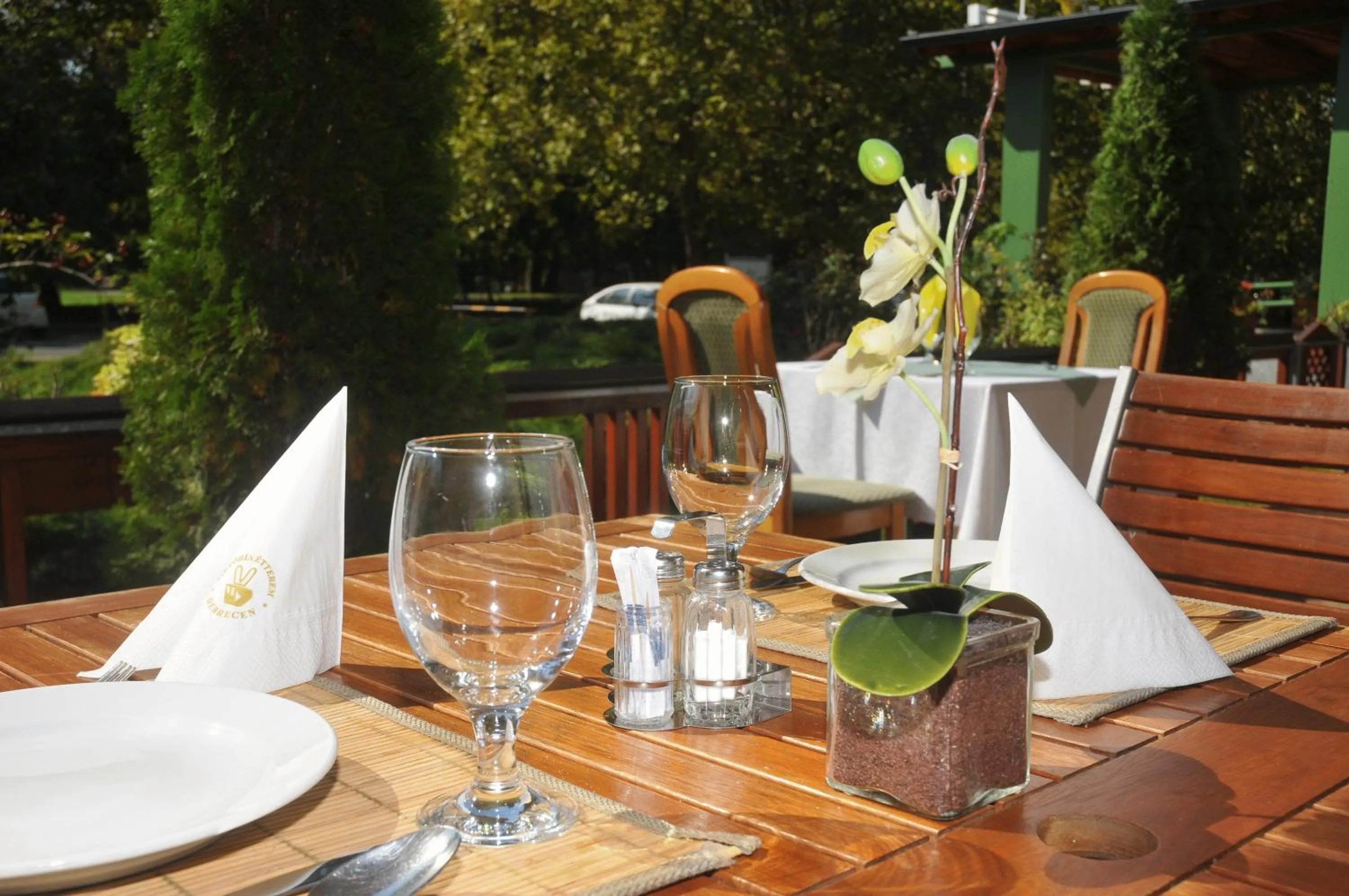 Restaurant/places to eat in Sport Hotel