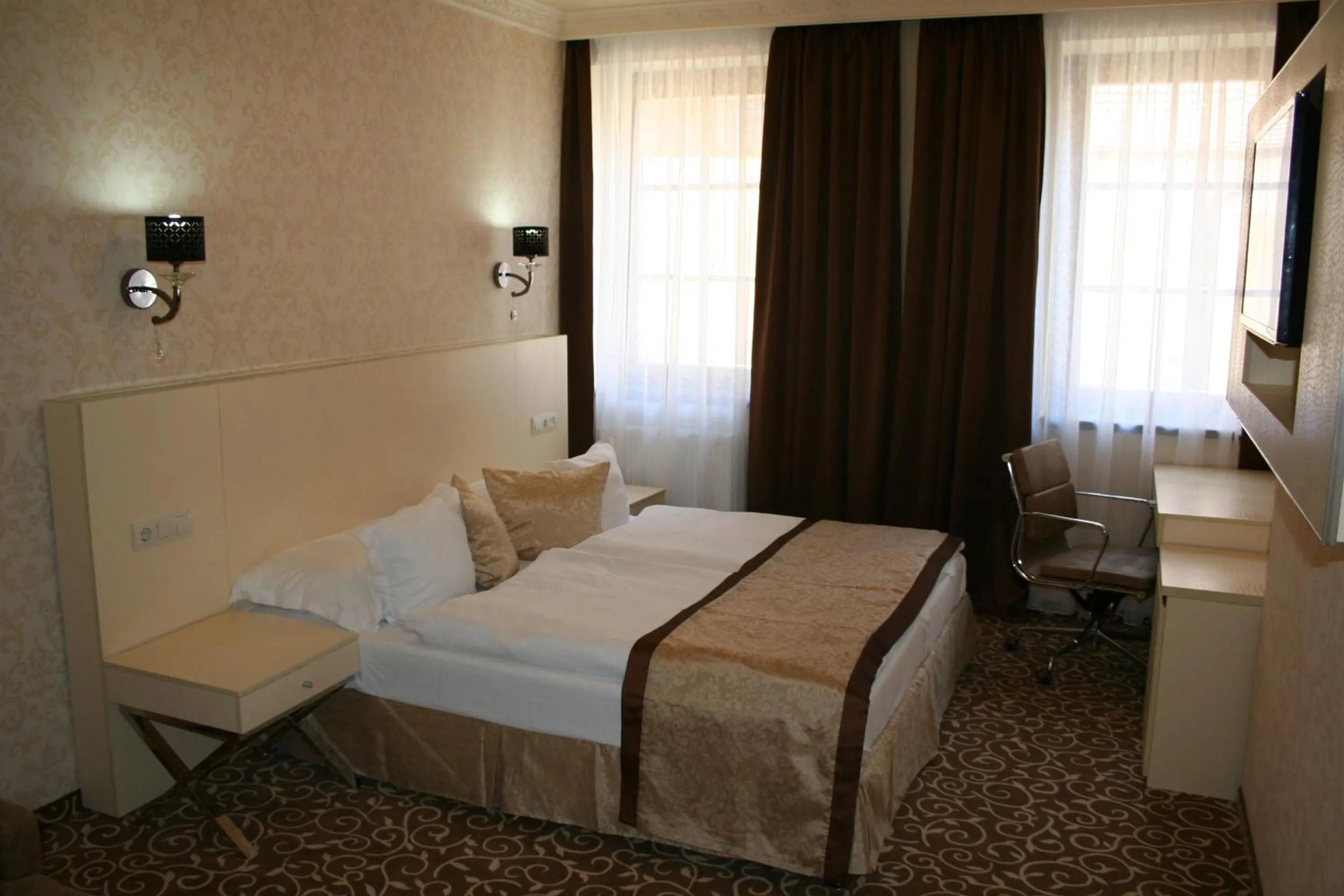 Shower, Bed in Hotel Capitulum