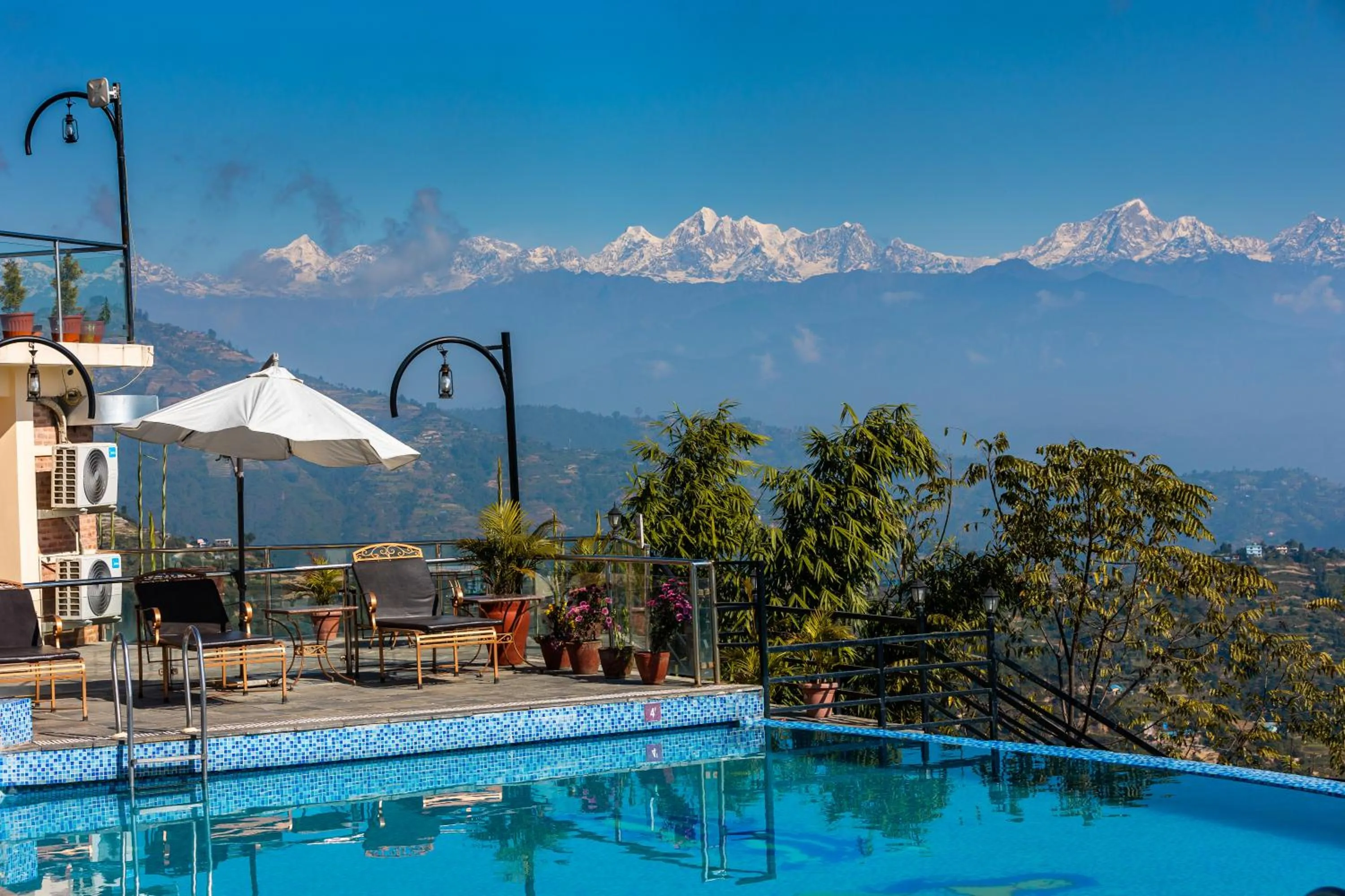 Swimming pool in Himalaya Drishya Resort