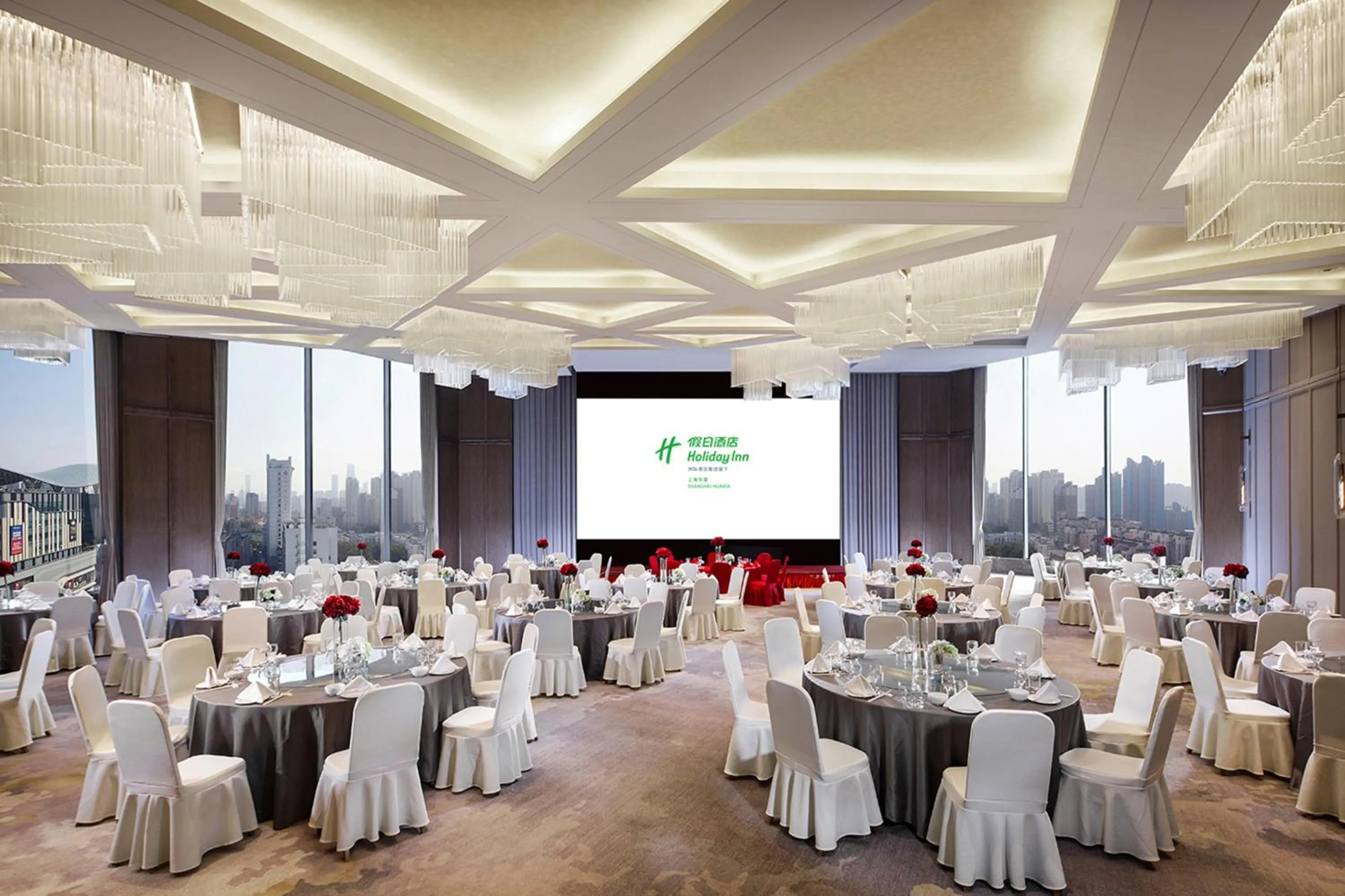 Meeting/conference room in Holiday Inn Shanghai Huaxia by IHG - overlooking city scenery at Sky View Restaurant