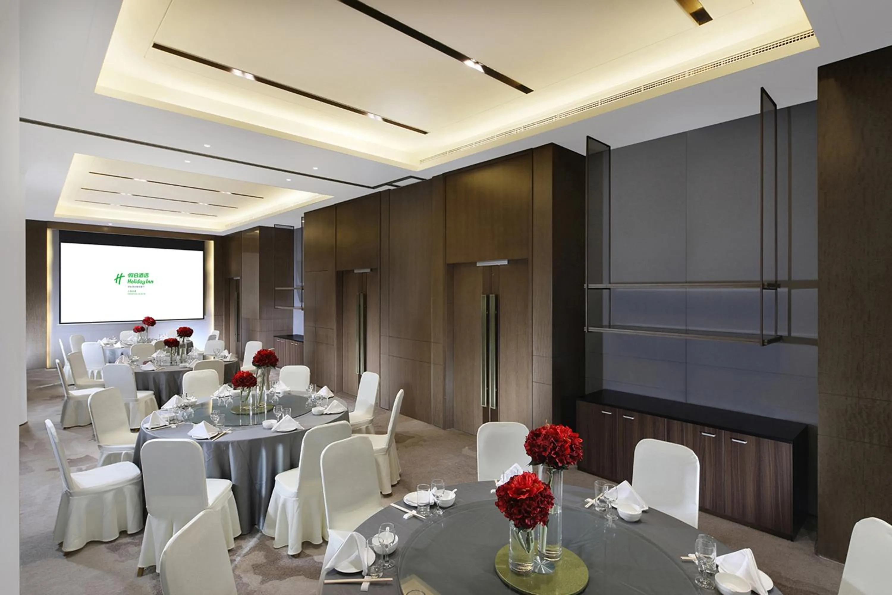Meeting/conference room in Holiday Inn Shanghai Huaxia by IHG - overlooking city scenery at Sky View Restaurant