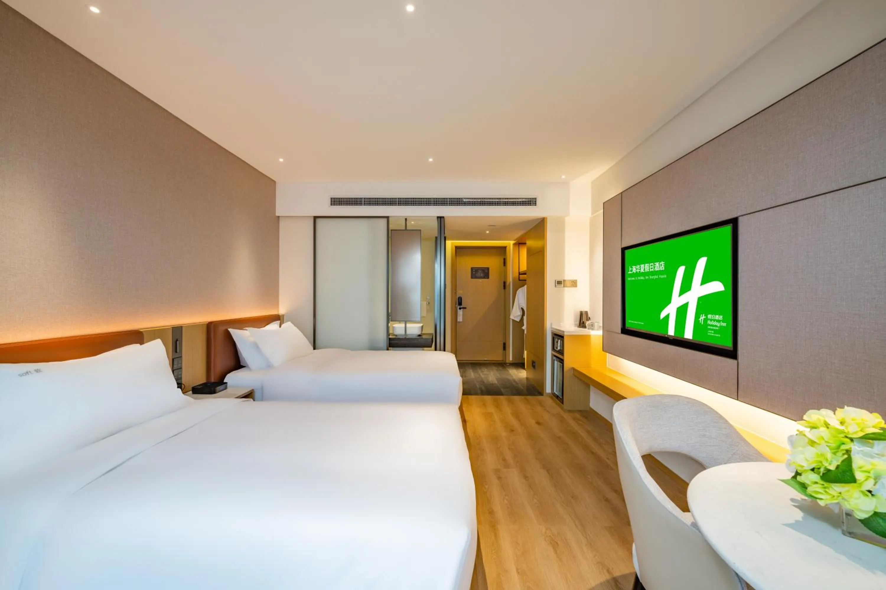 Property building, Bed in Holiday Inn Shanghai Huaxia by IHG