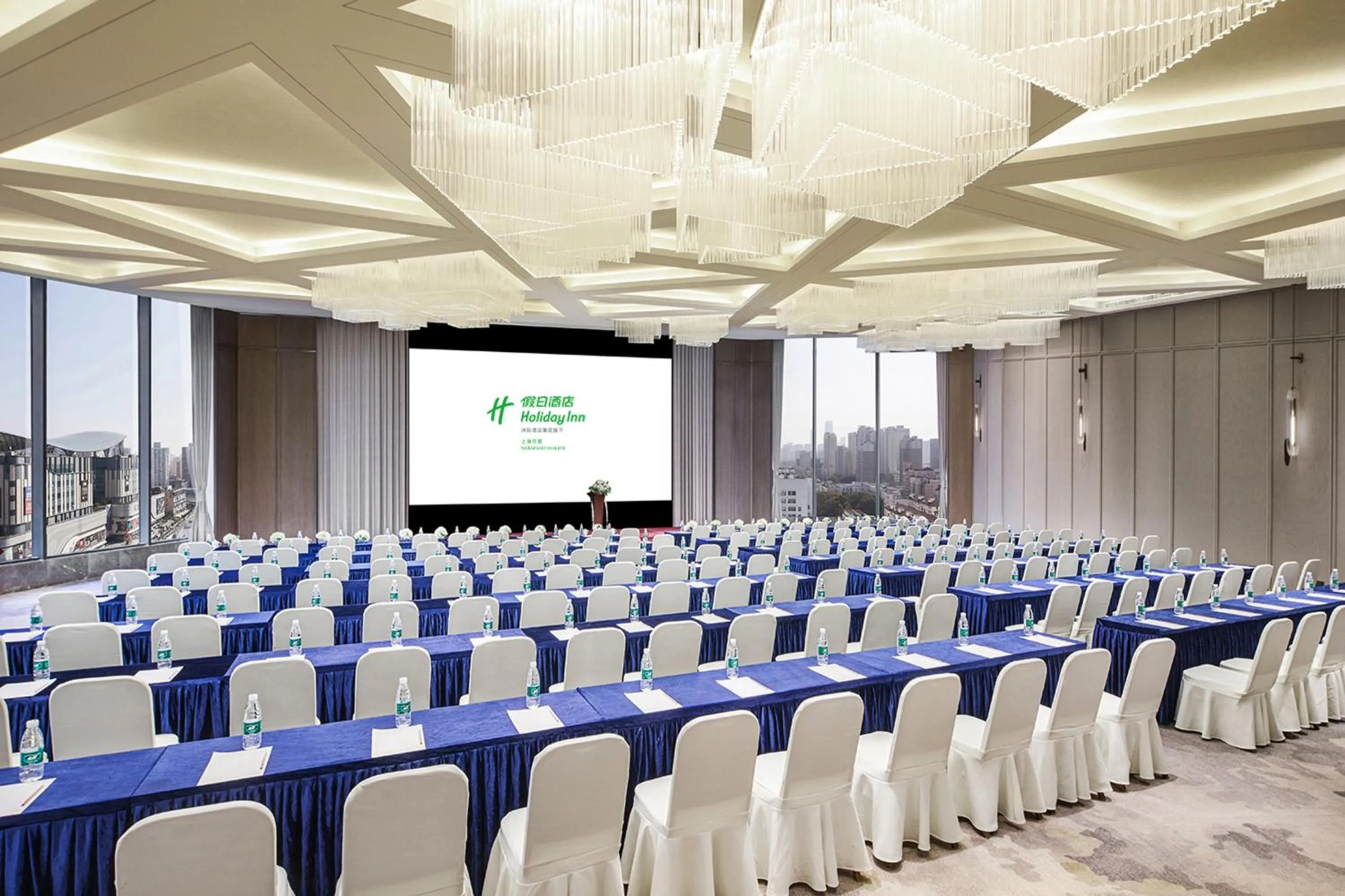 Meeting/conference room in Holiday Inn Shanghai Huaxia by IHG - overlooking city scenery at Sky View Restaurant
