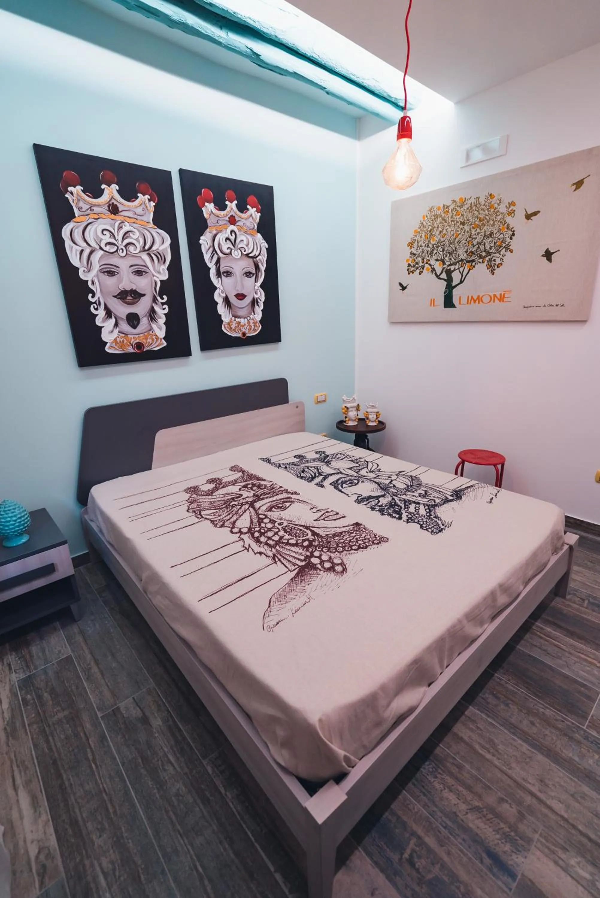 Bedroom, Bed in macchia mediterranea