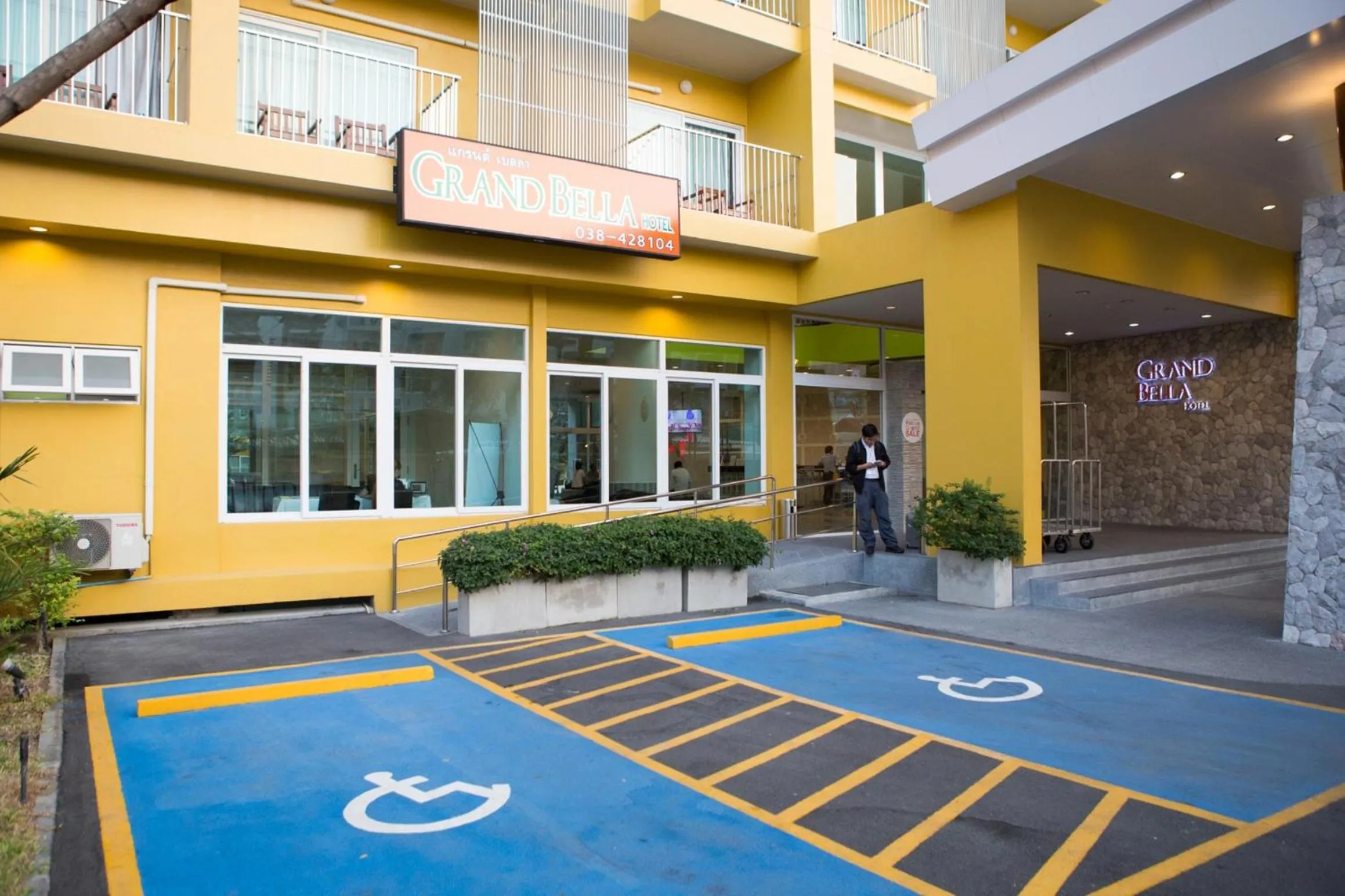 Facade/entrance in Grand Bella