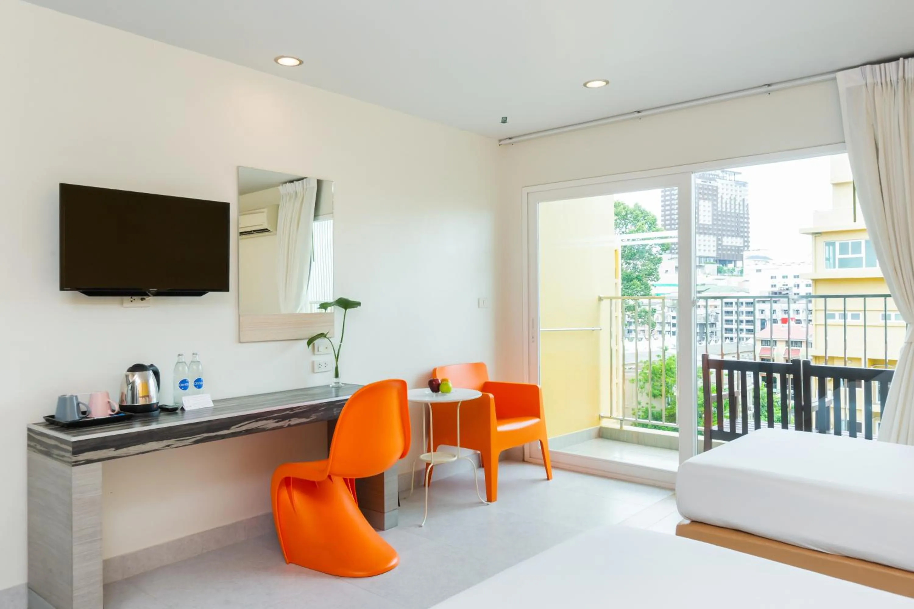 Seating area, Bed in Grand Bella