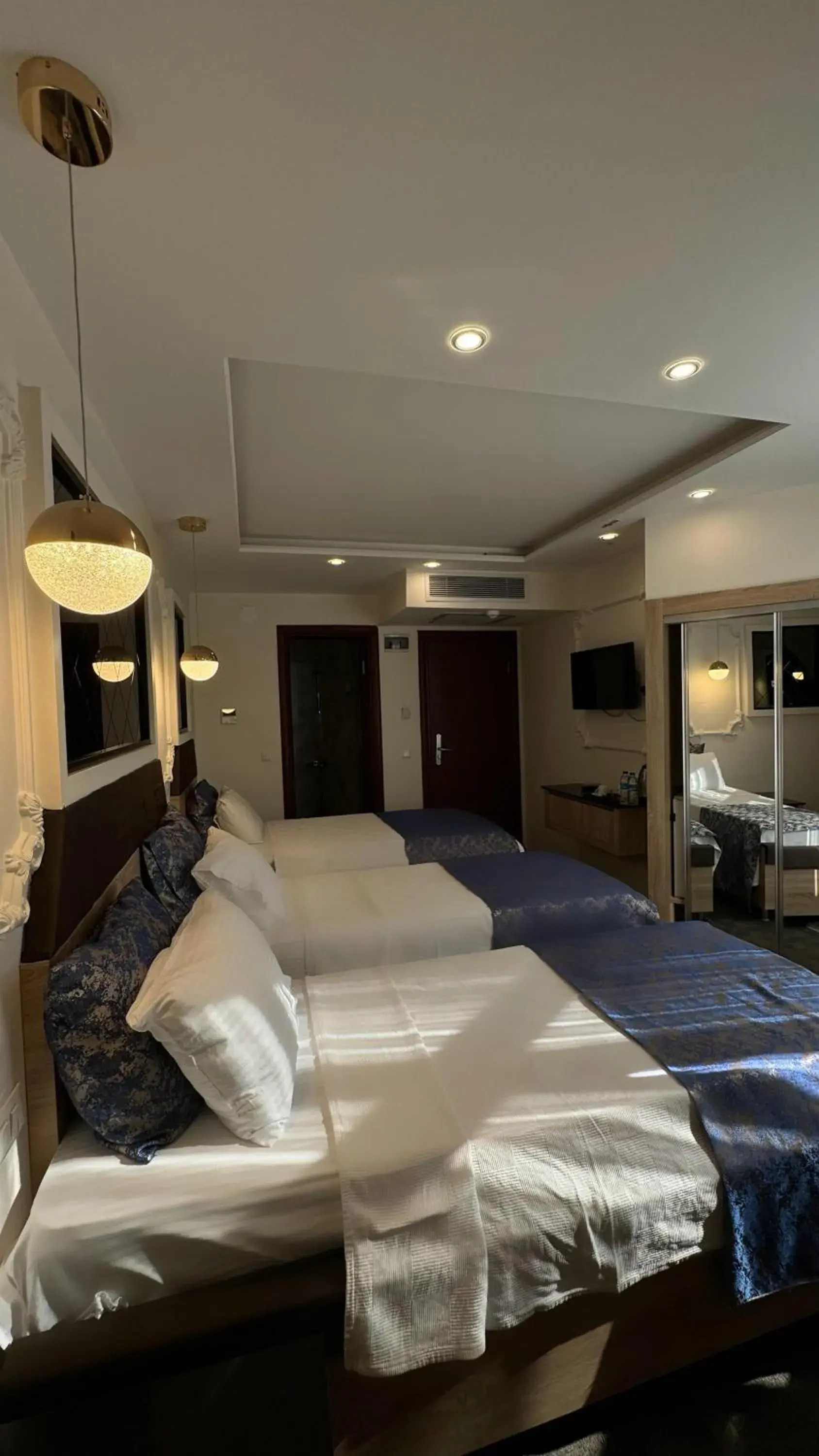 Triple Room in AYDINLI HOTEL Triple Room in AYDINLI HOTEL