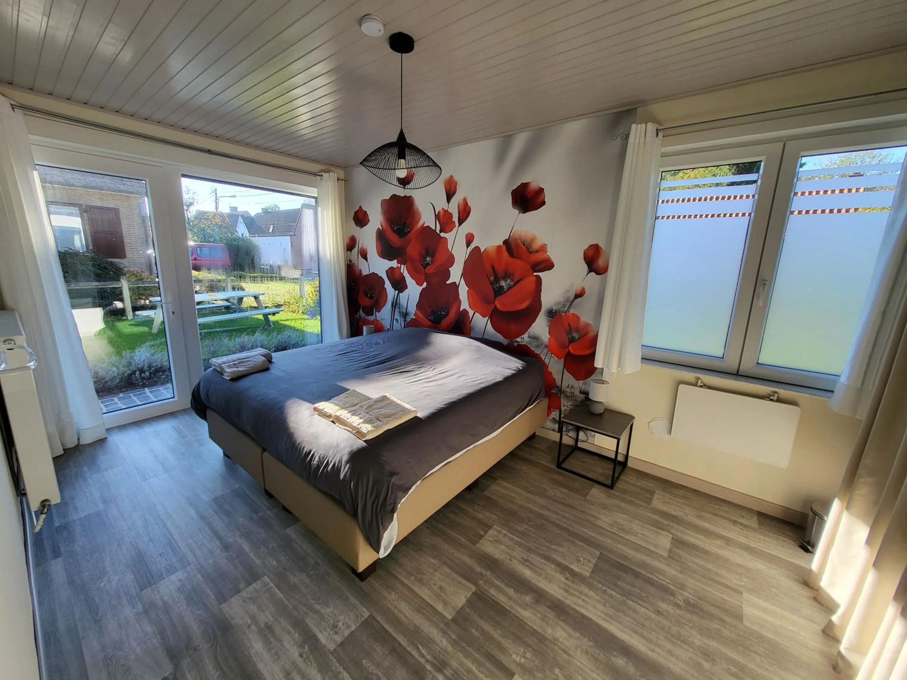 Bed in Mary's Poppies - Bed & Breakfast