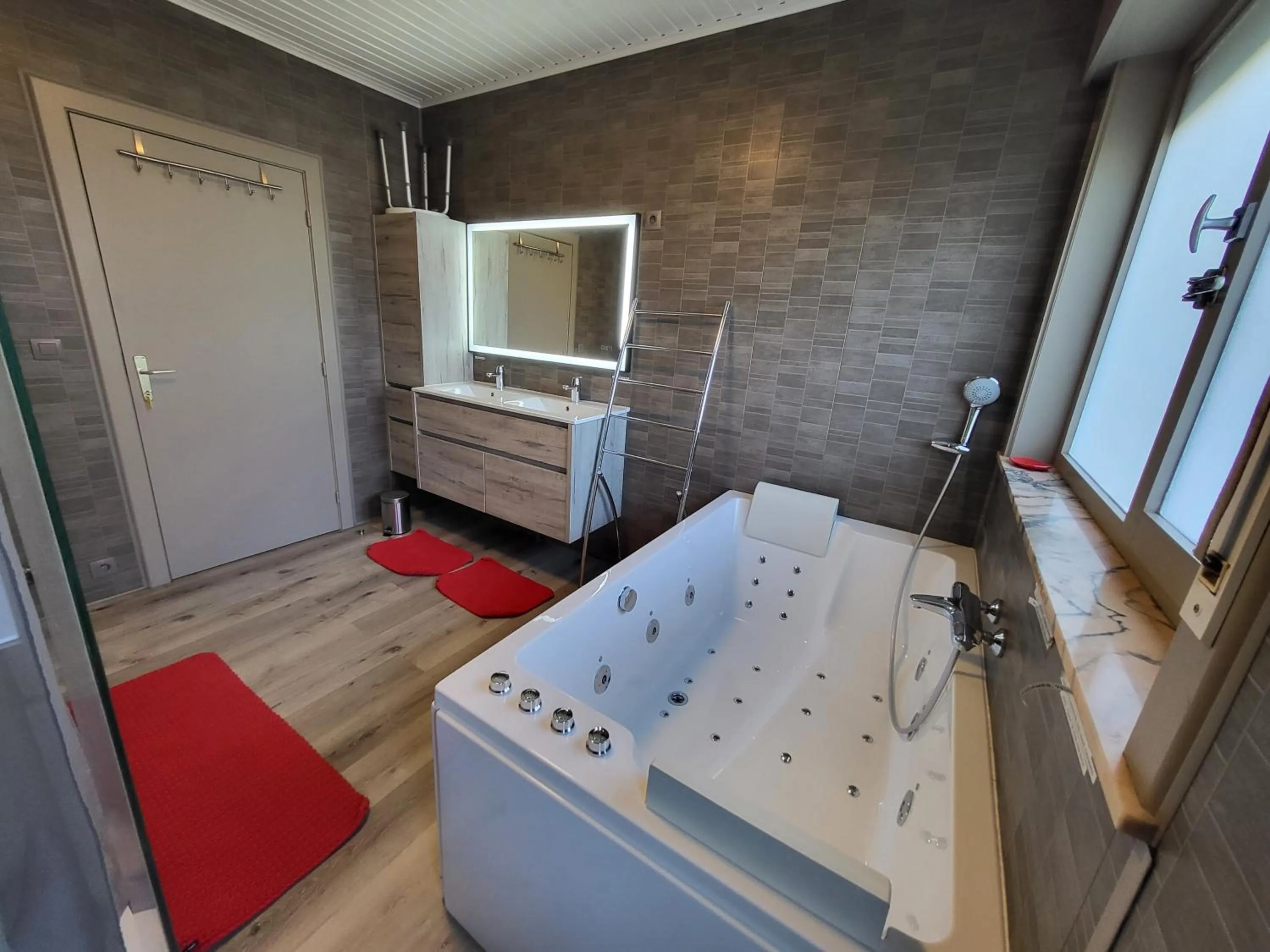 Bathroom in Mary's Poppies - Bed & Breakfast