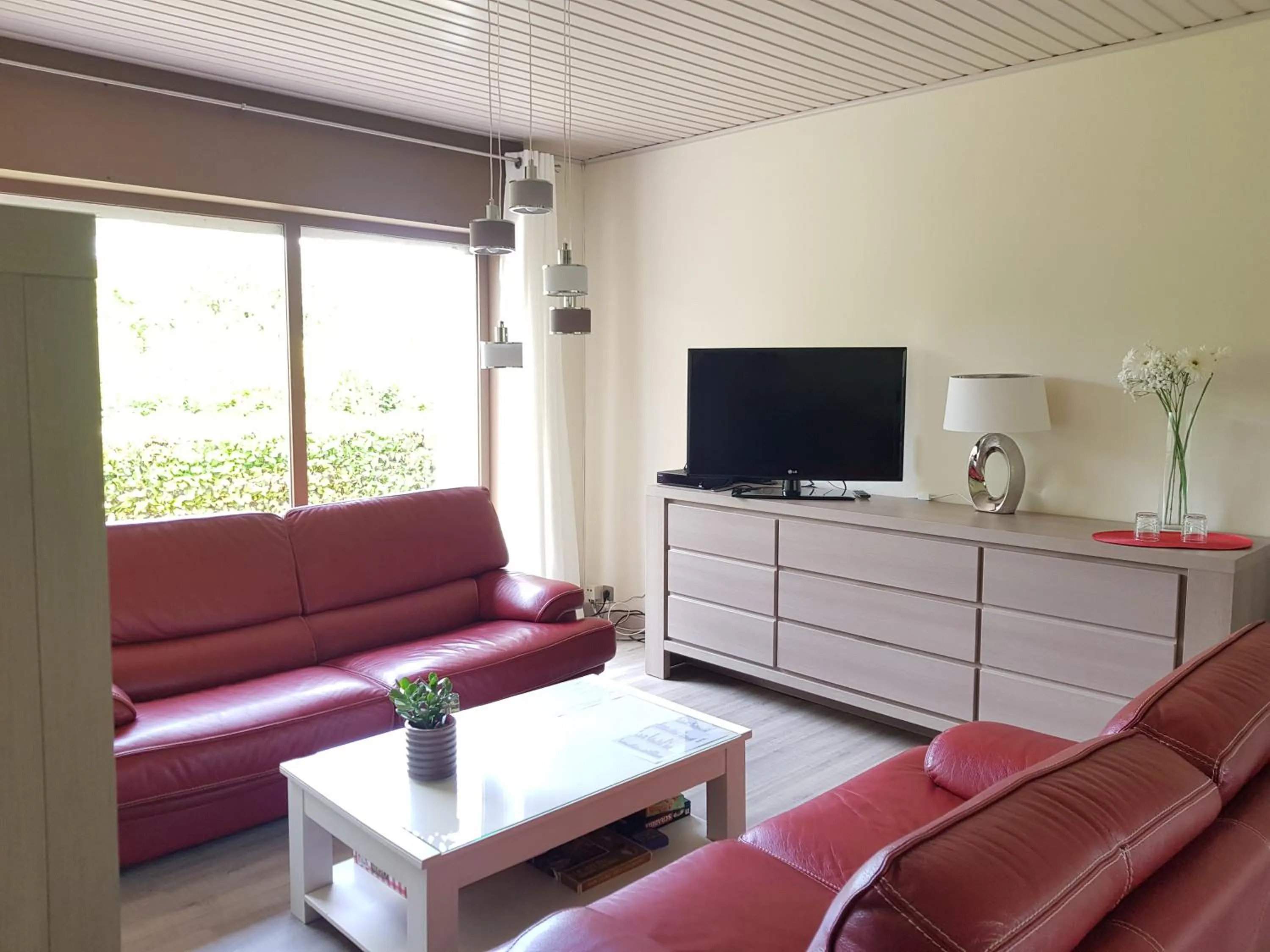 Communal lounge/ TV room in Mary's Poppies - Bed & Breakfast