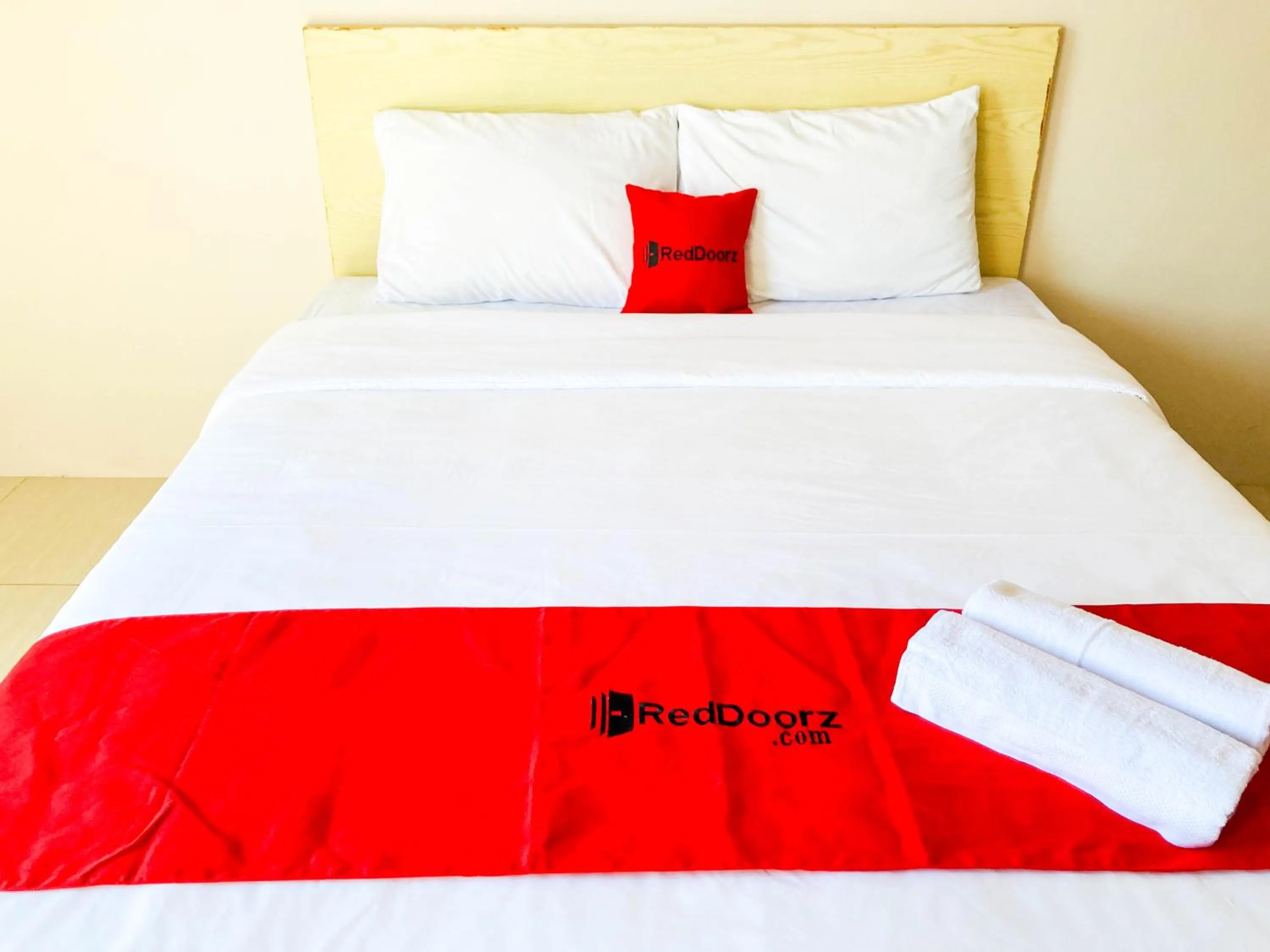 Bed in RedDoorz near Lippo Mall Yogyakarta