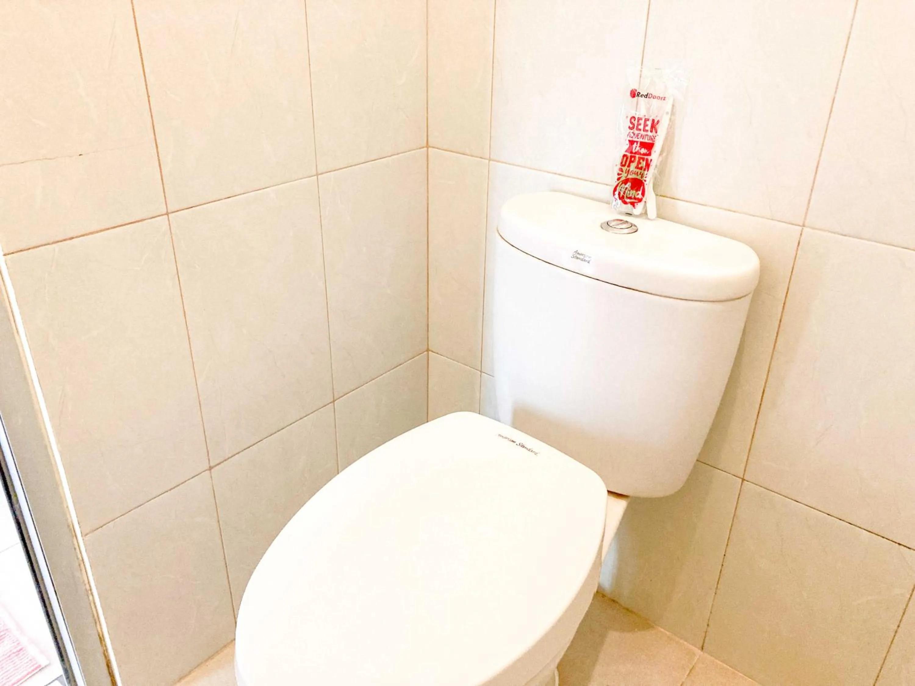 Bathroom in RedDoorz near Lippo Mall Yogyakarta