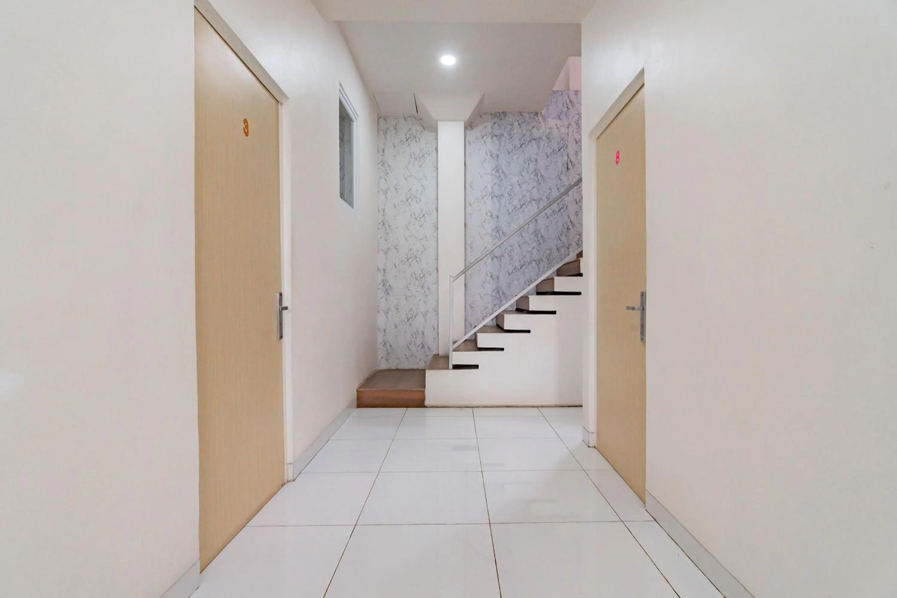 Floor plan in RedDoorz near Prujakan Station Cirebon