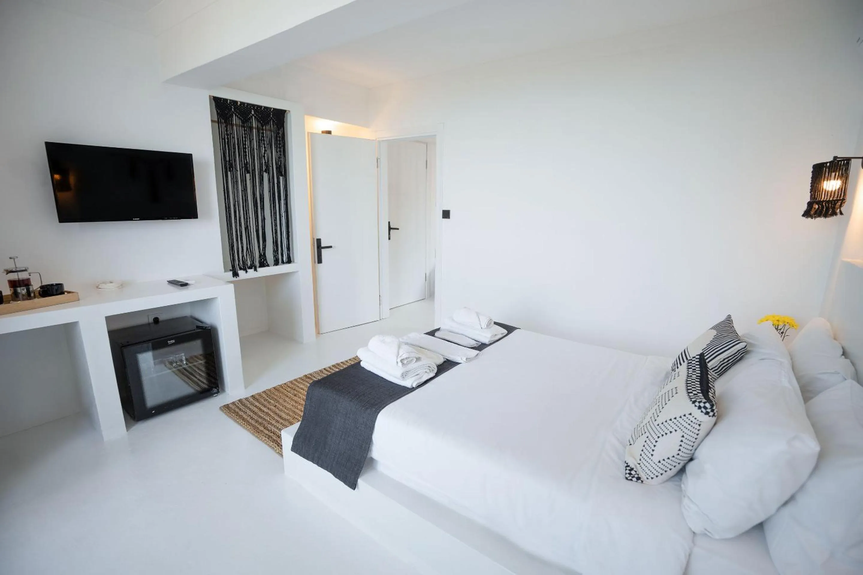 Communal lounge/ TV room, Bed in Çamlık 87 Hotel Ayvalık