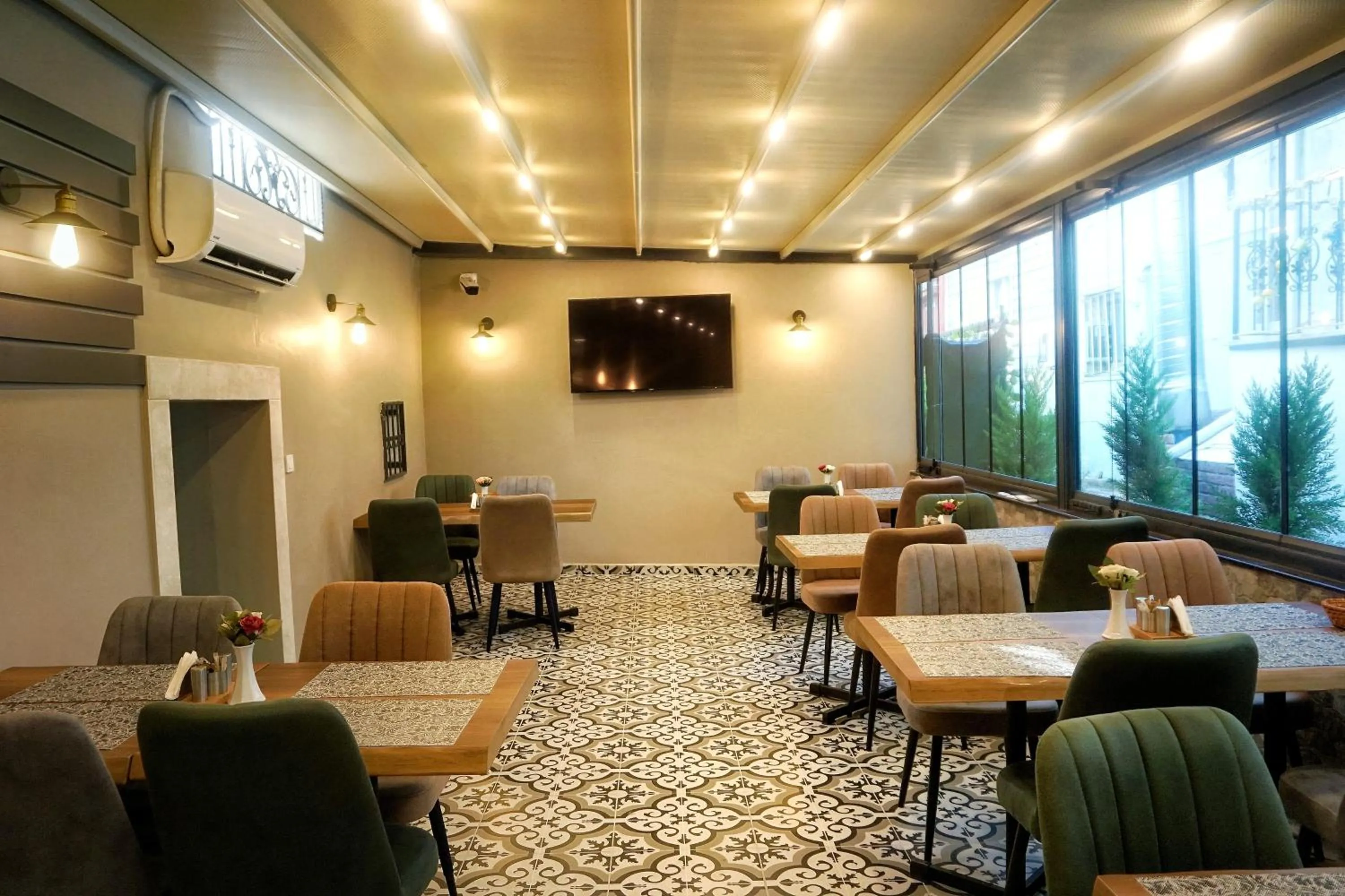 Restaurant/places to eat in Cape Palace Hotel