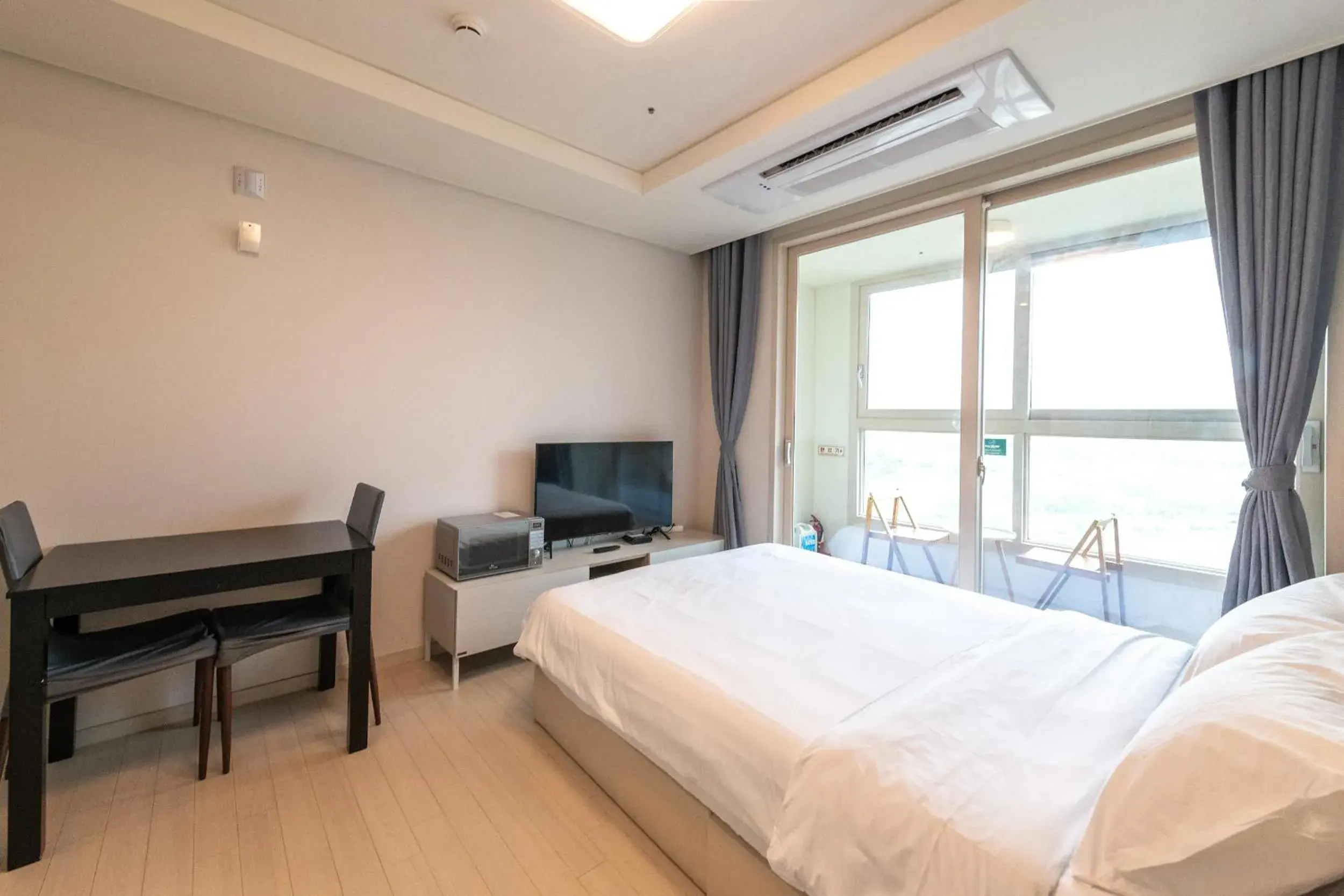 Economy Room - Accessible Room in The November Stay In landmark Economy Room - Accessible Room in The November Stay In landmark