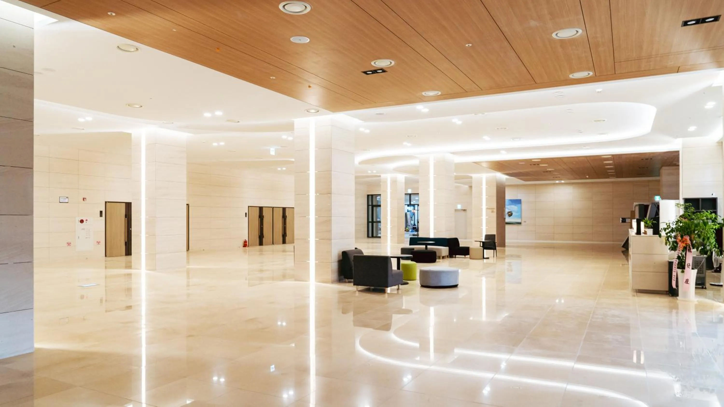 Lobby or reception in The November Stay In landmark