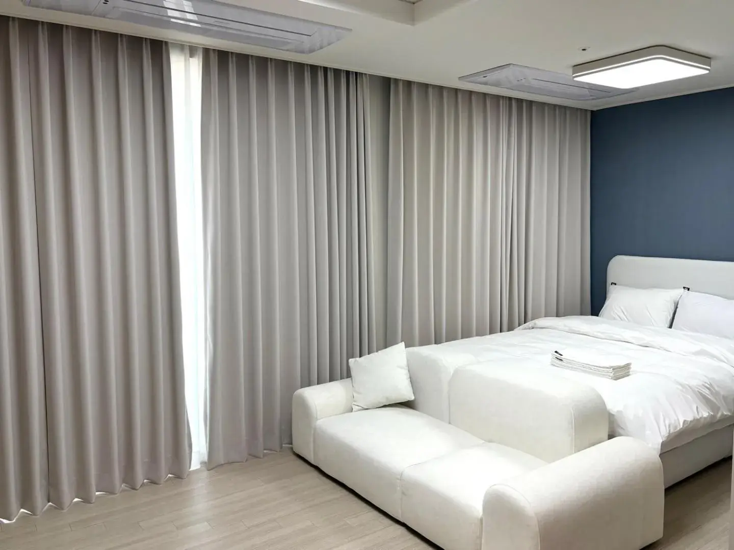 Deluxe Queen Studio in The November Stay In landmark Deluxe Queen Studio in The November Stay In landmark