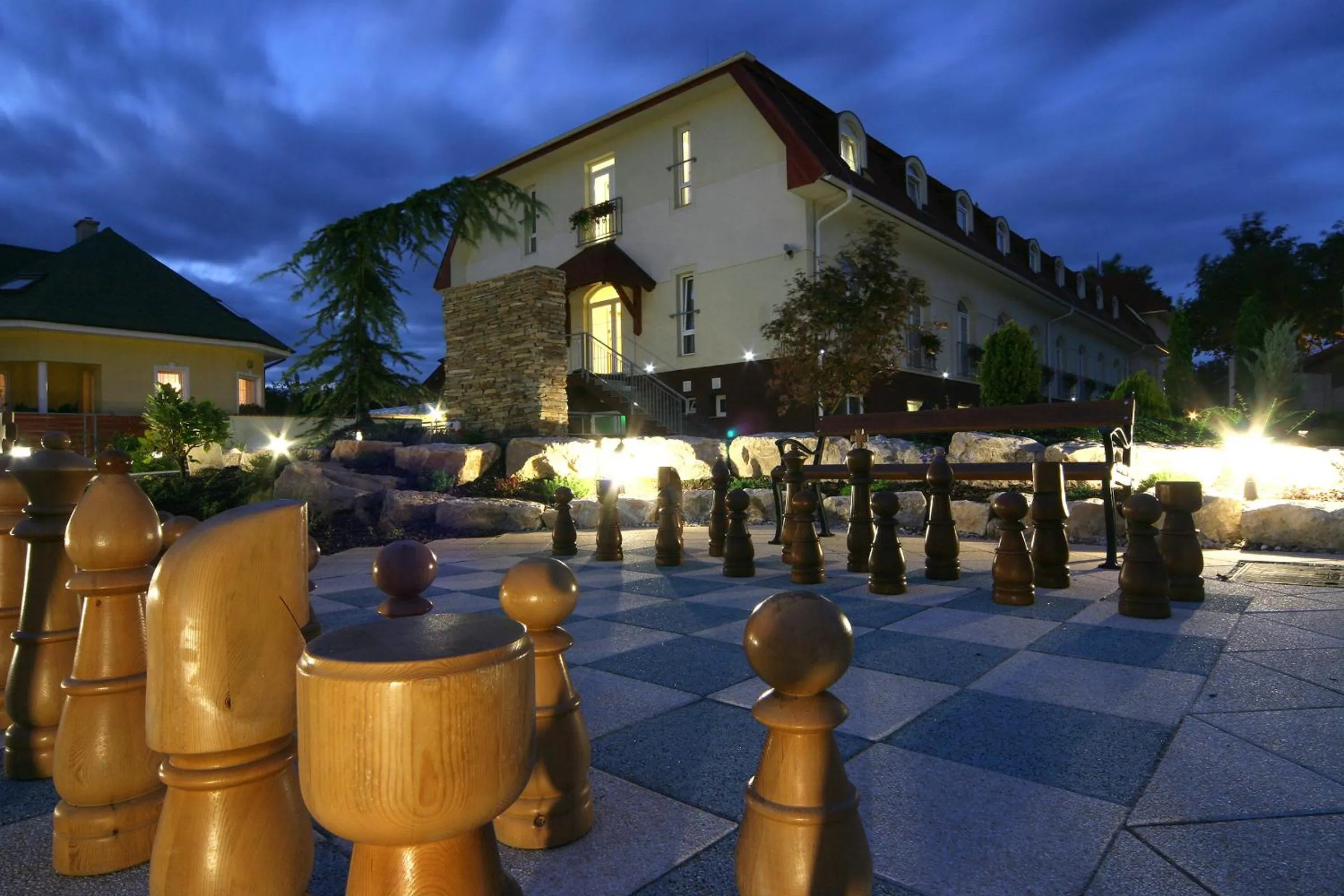 Entertainment in Hotel Kiss