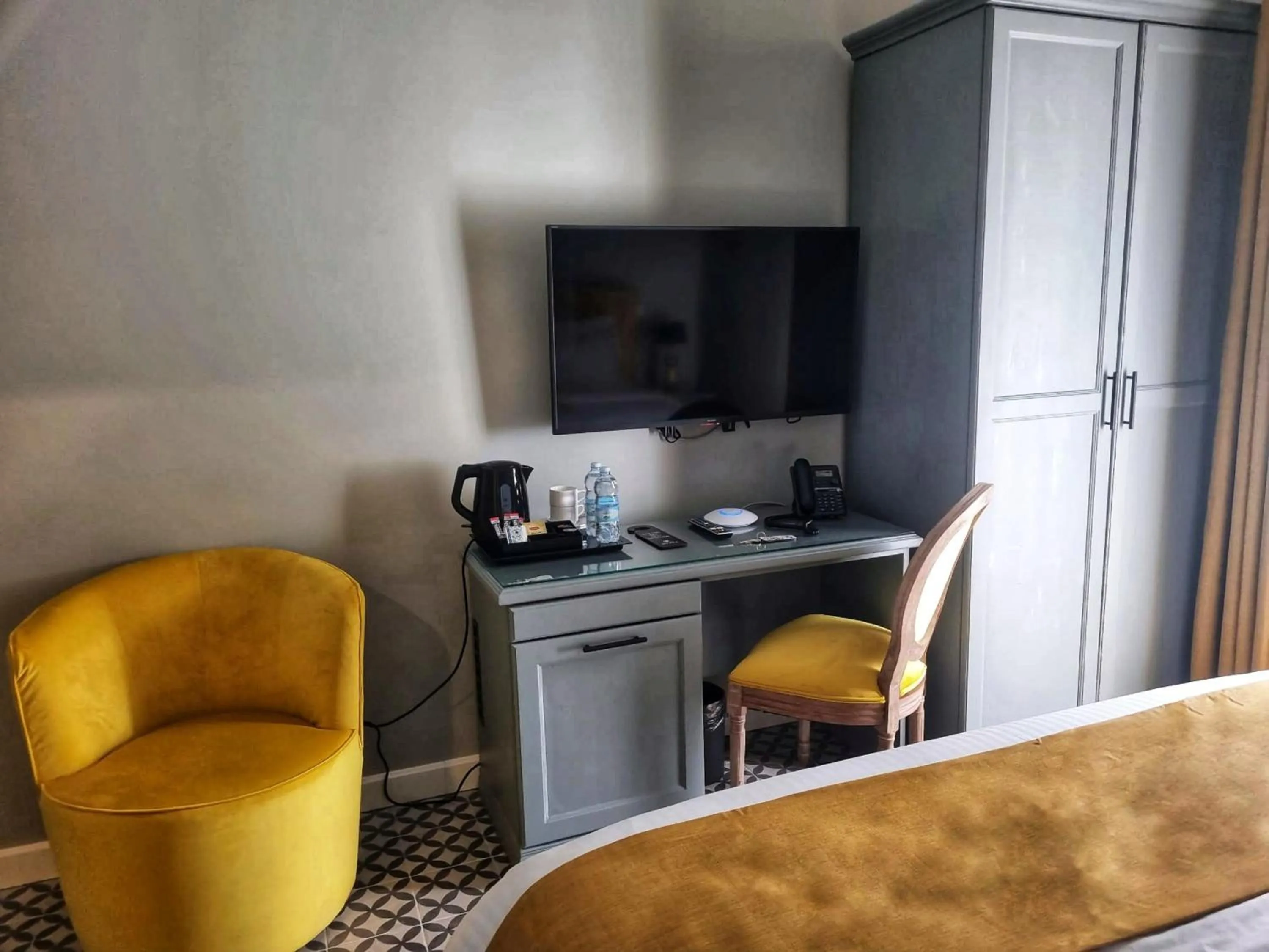 TV and multimedia in Casa Reale Boutique Hotel