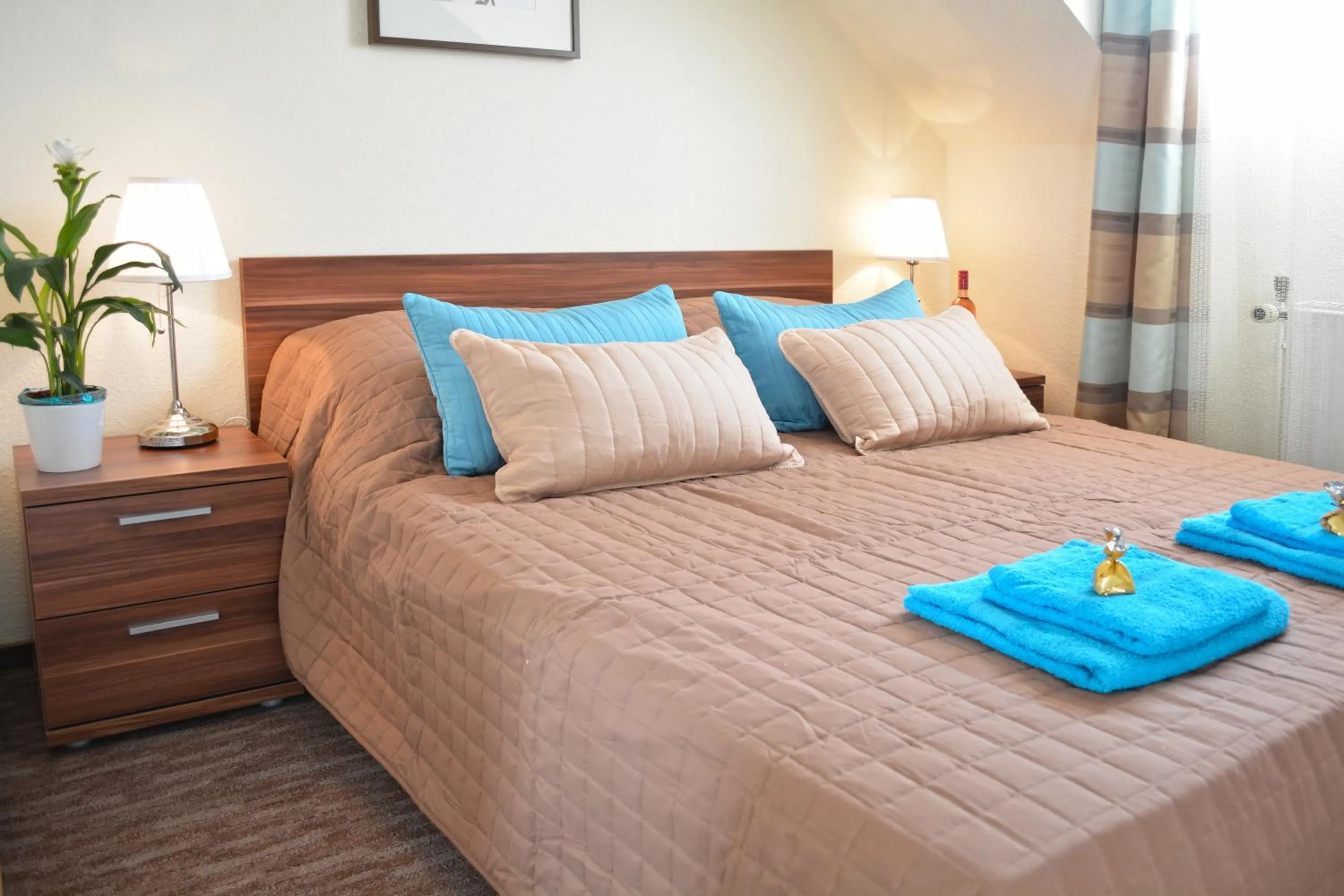 Bedroom in Airport Glossel Panzió