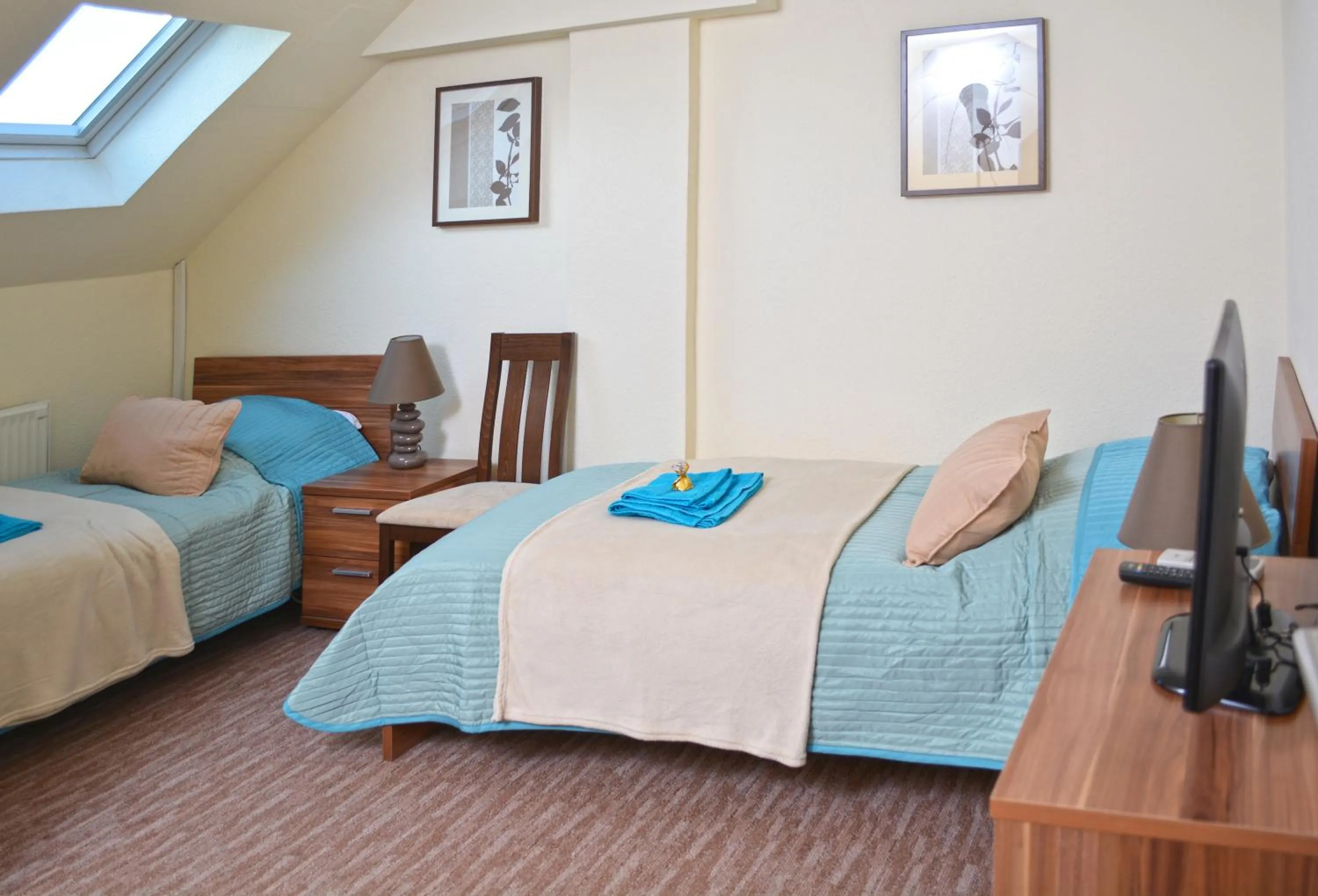 Bedroom in Airport Glossel Panzió