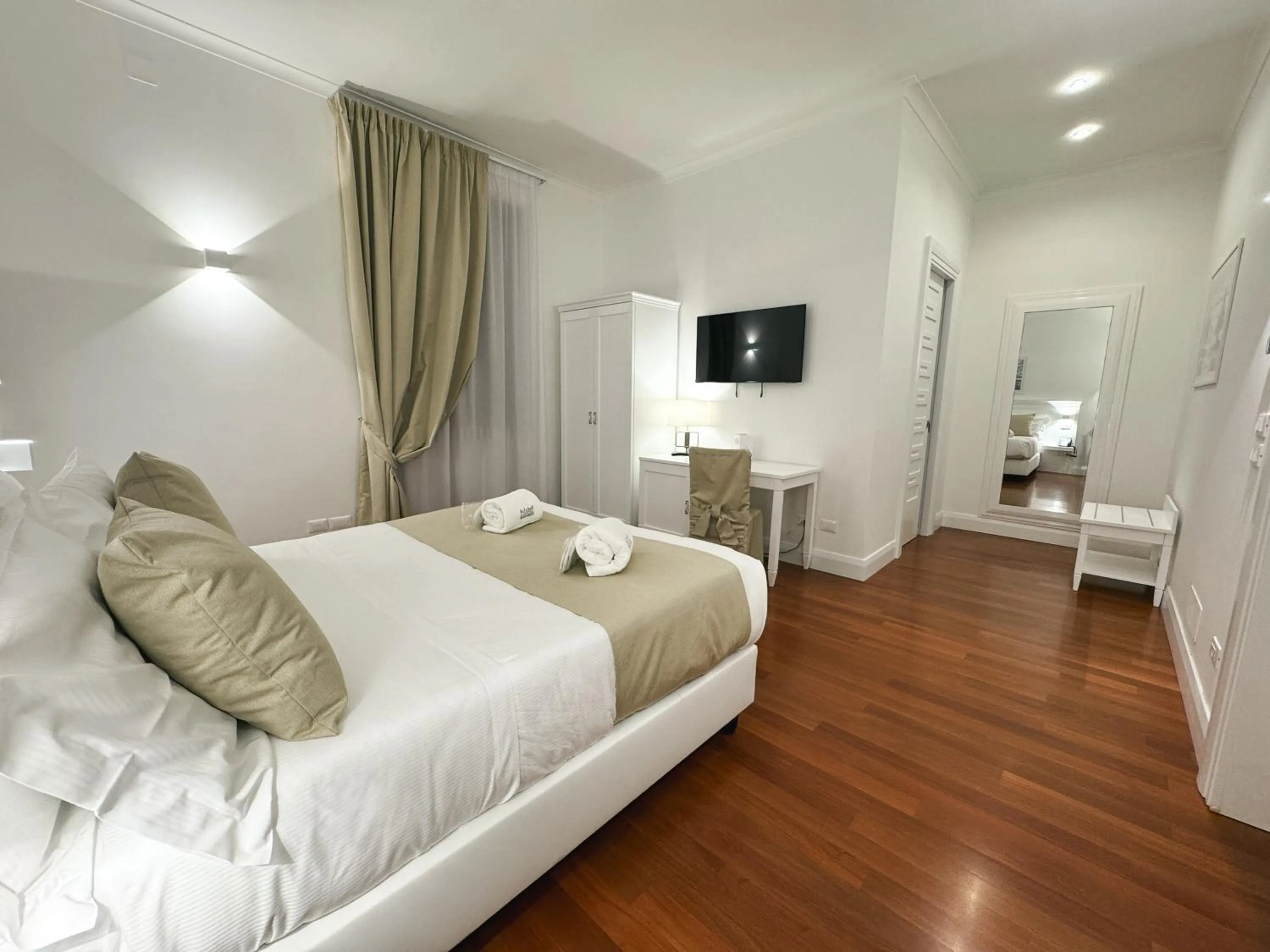 Photo of the whole room, Bed in Palazzo Sant'Elena Historic Hotel